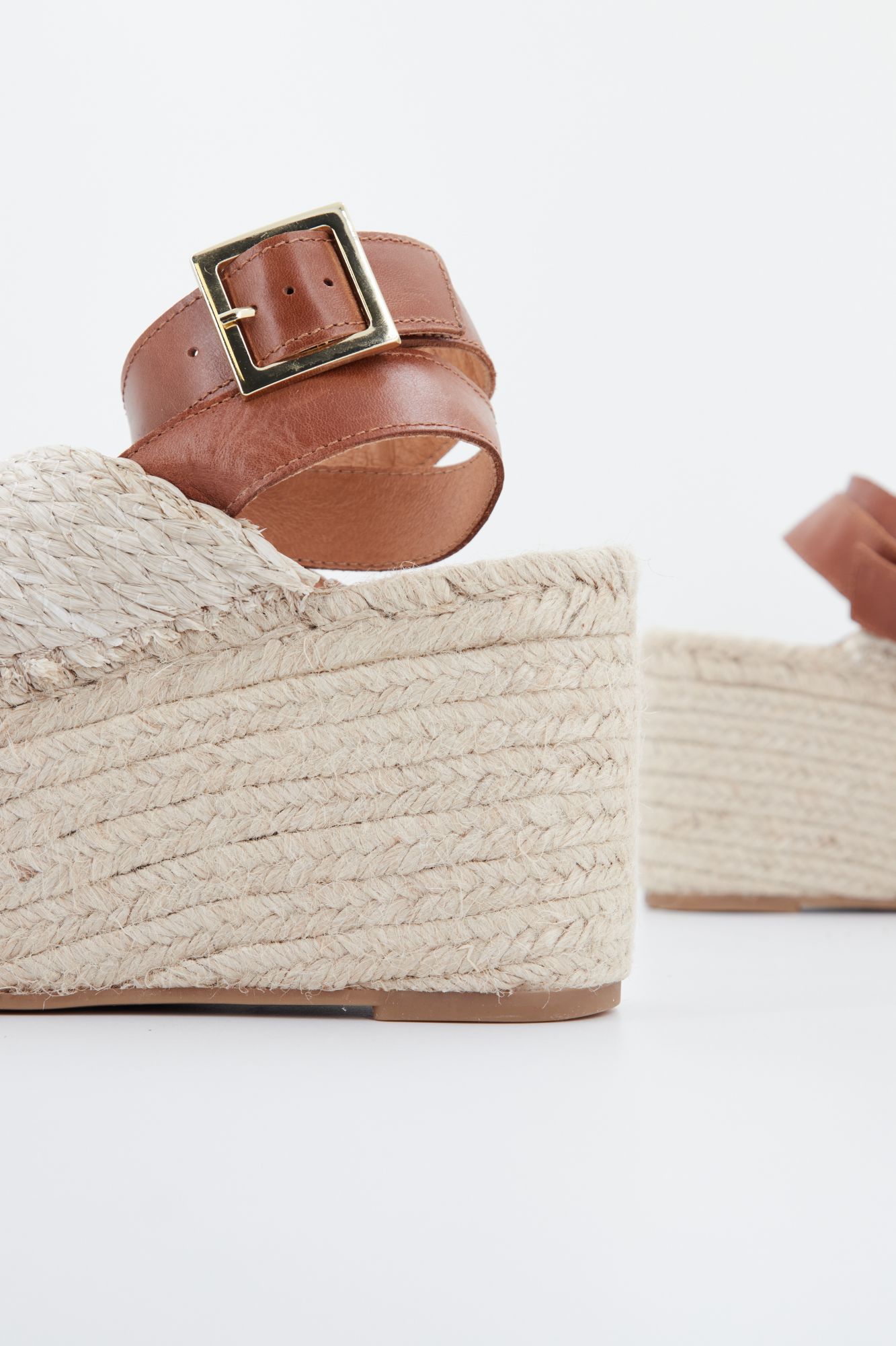 YELLOW IRIS en color MARRON (2)