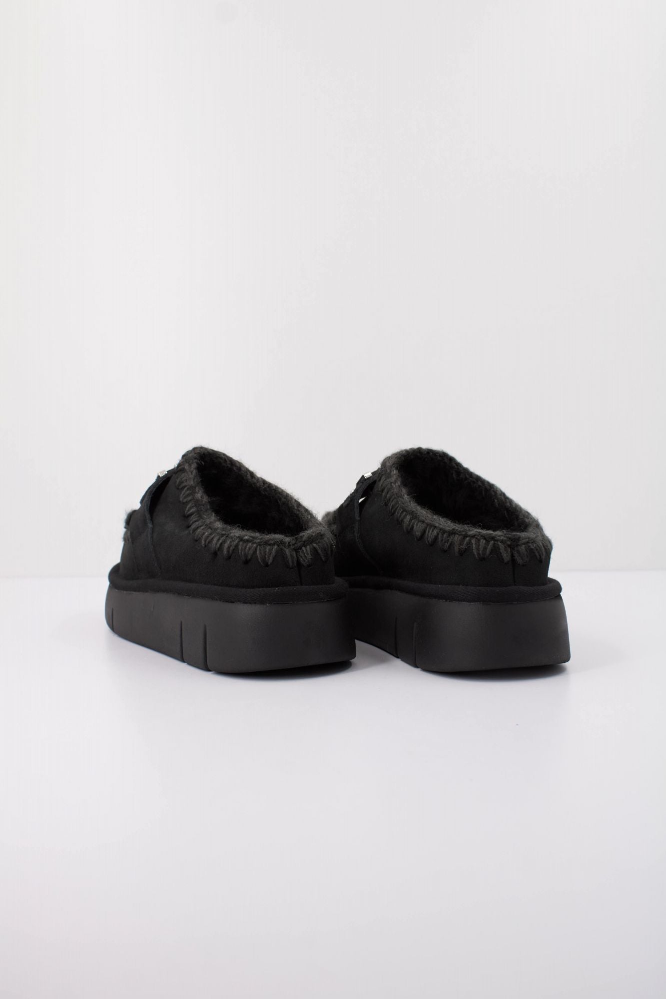 MOU BOUNCE CLOG METAL LOGO en color NEGRO (4)