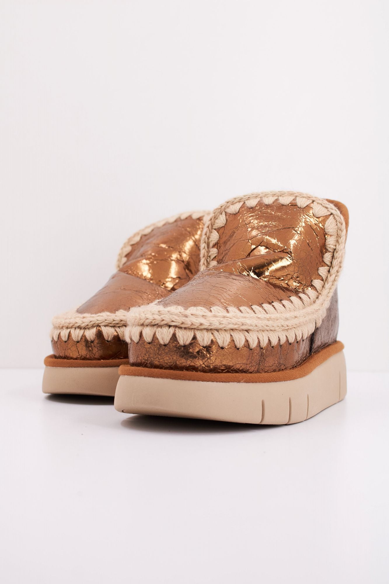 MOU ESKIMO BOUNCE SNEAKER en color ORO (2)