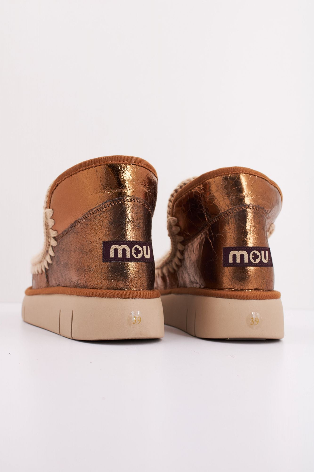 MOU ESKIMO BOUNCE SNEAKER en color ORO (4)