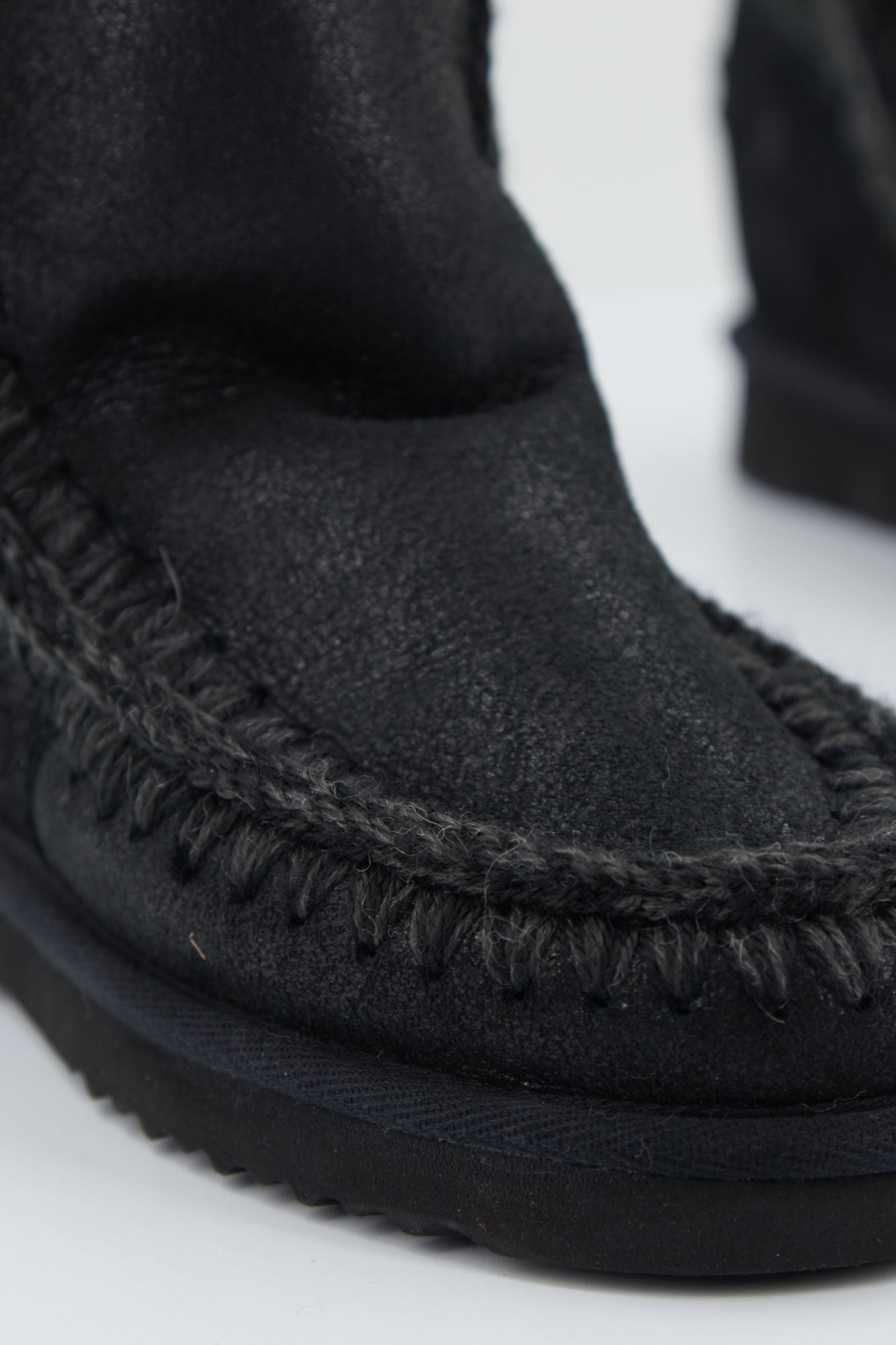 MOU ESKIMO INNER WEDGE SHORT en color NEGRO (2)