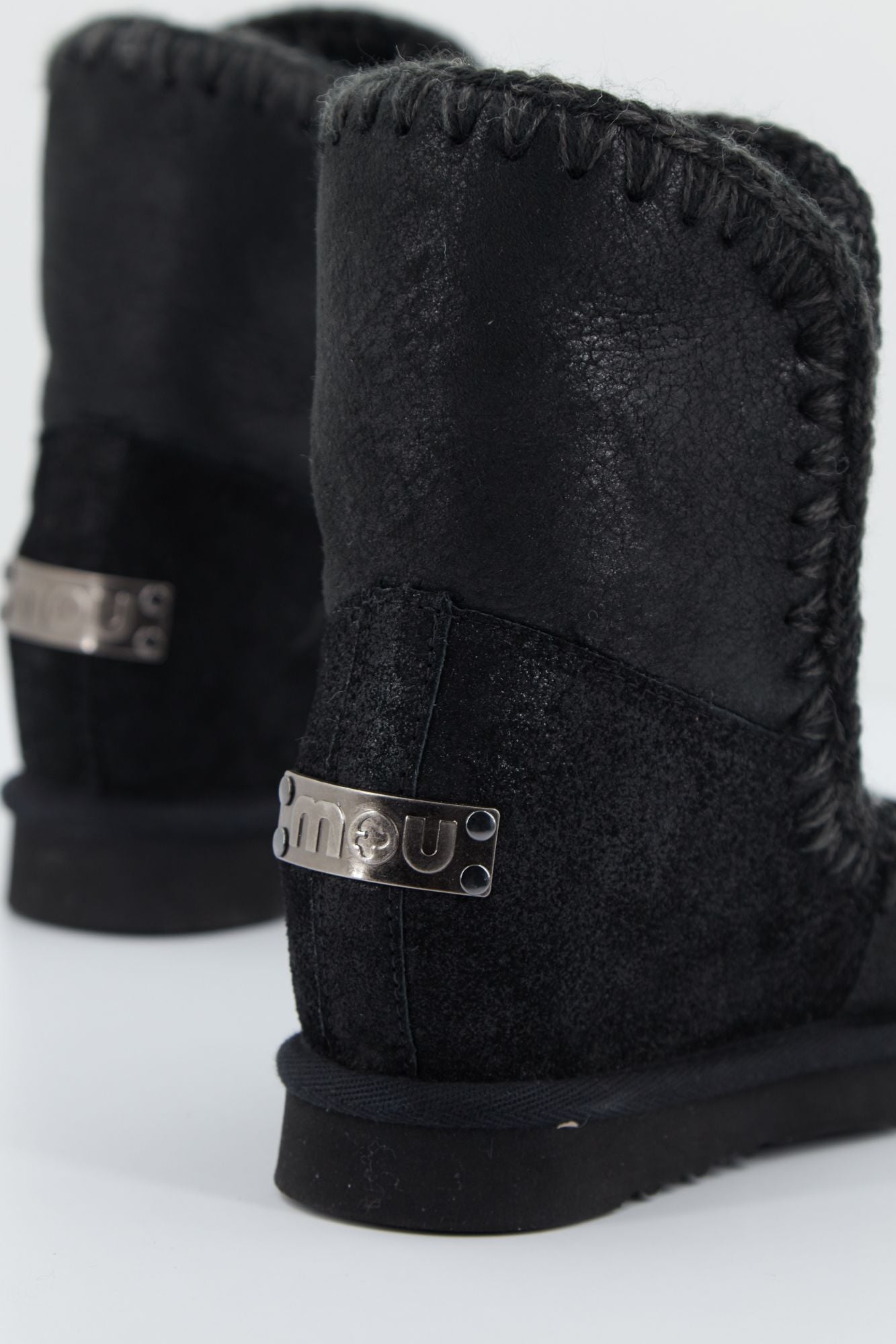 MOU ESKIMO INNER WEDGE SHORT en color NEGRO (3)