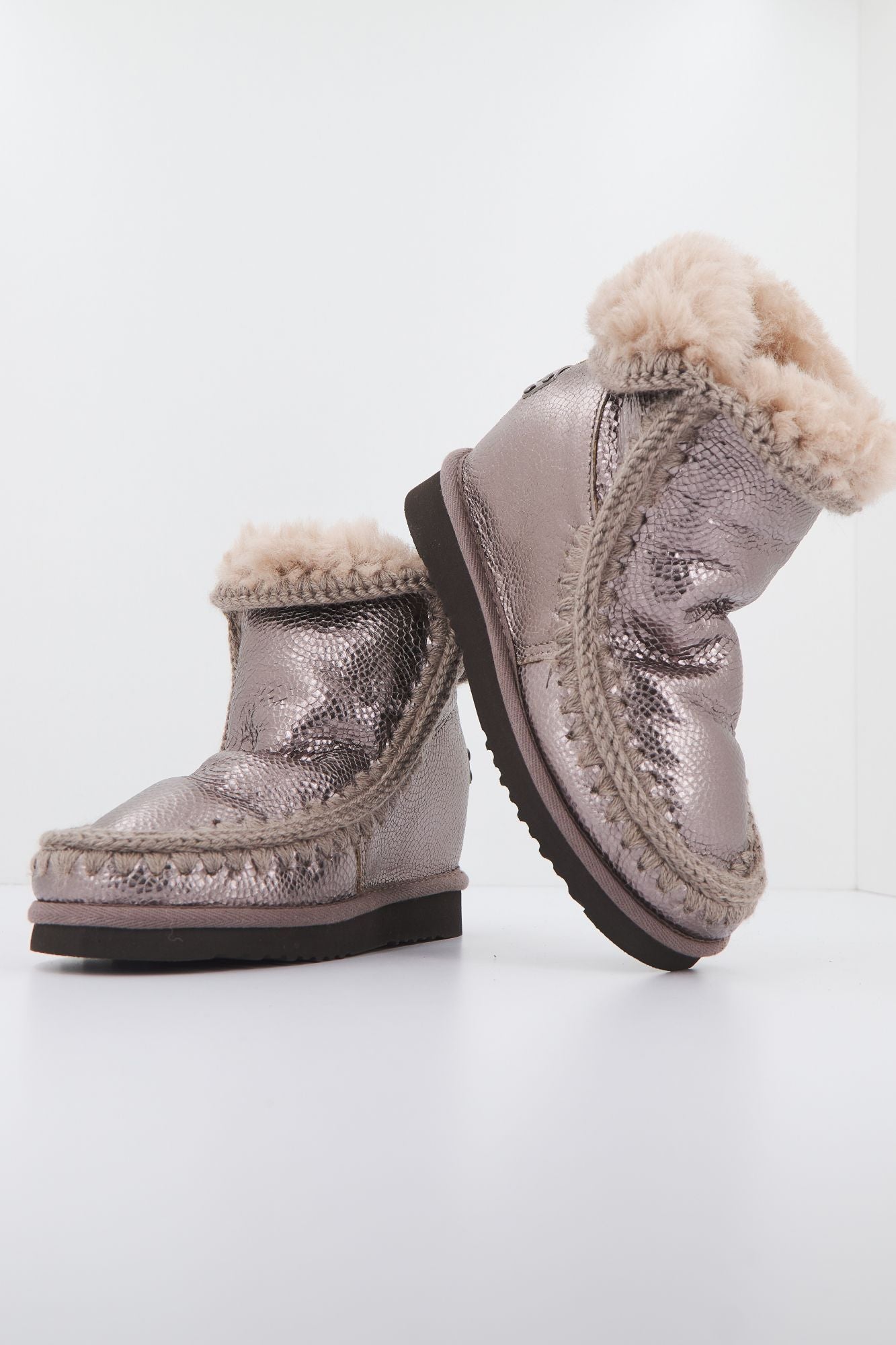 MOU ESKIMO INNER WEDGE SHORT en color BRONCE (1)
