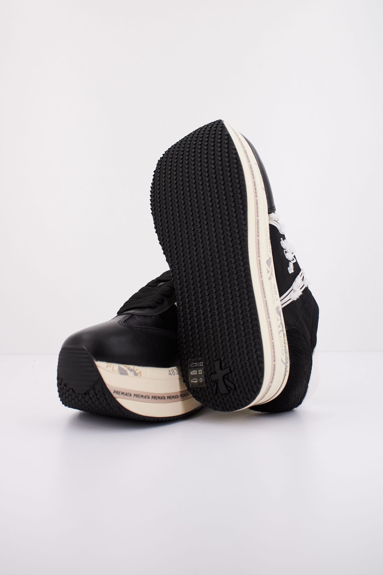 PREMIATA BETH 6953  en color NEGRO (5)