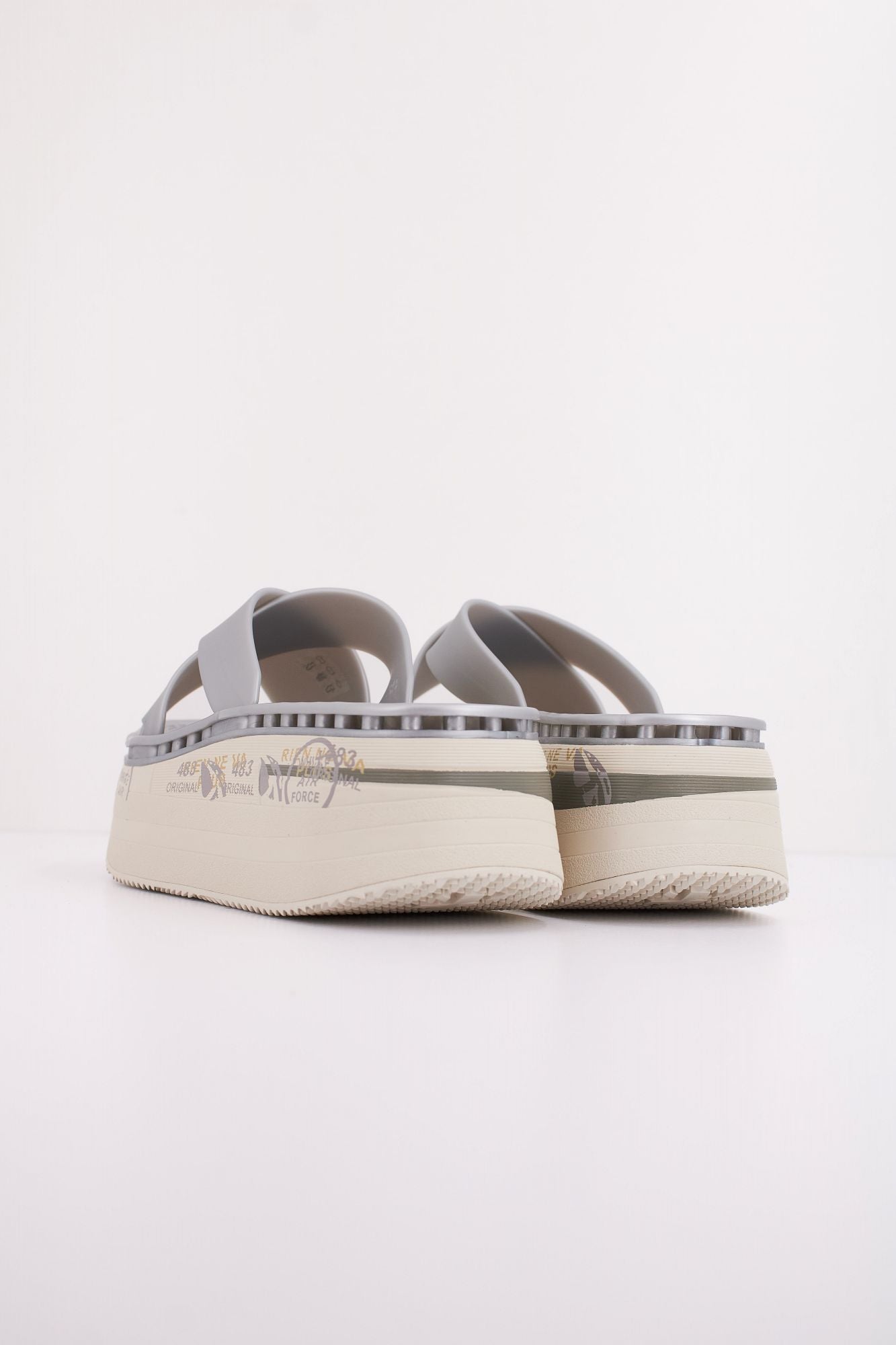 PREMIATA MOURA 7458 en color PLATA (4)