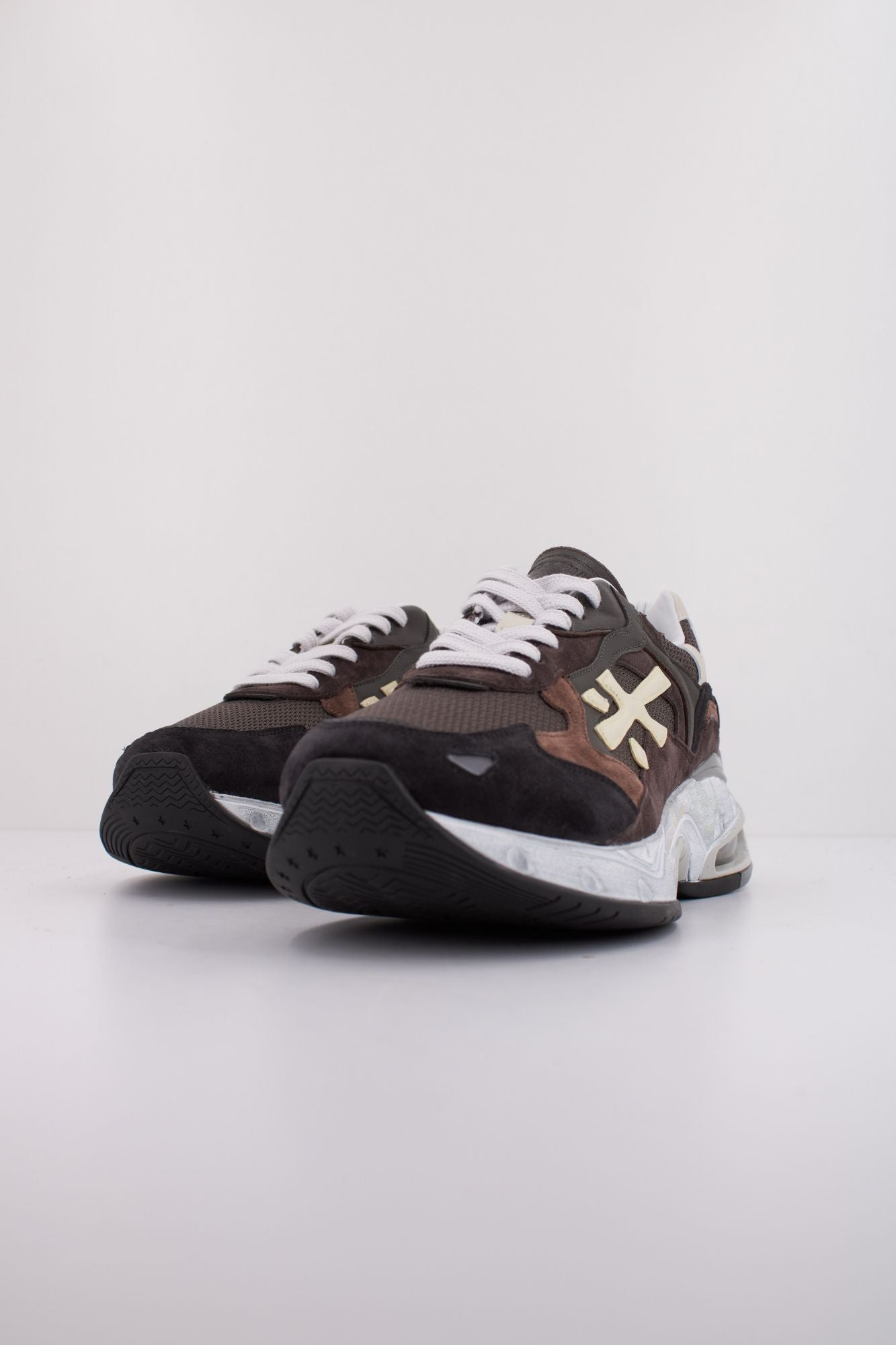 PREMIATA SHARKY 320 en color MARRON (2)