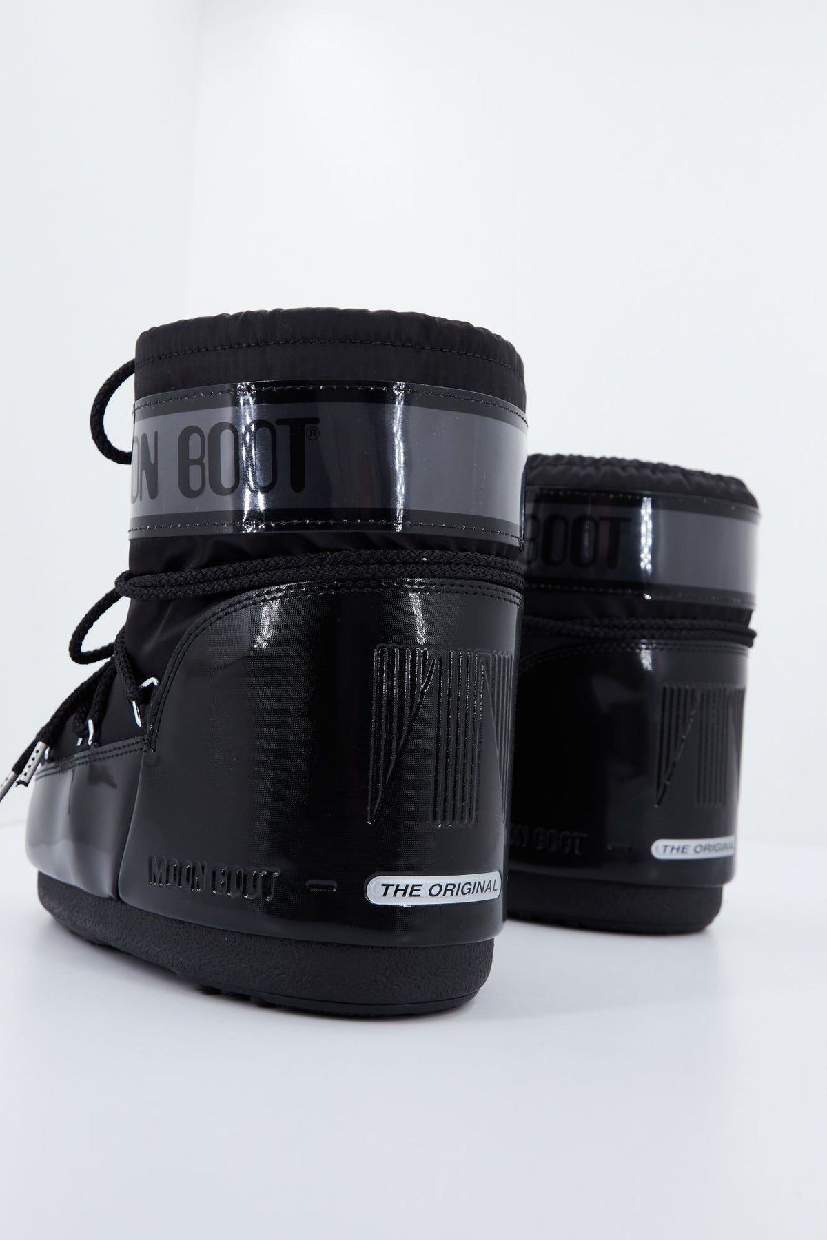 MOON BOOT ICON LOW GLANCE 14093500 001 en color NEGRO (2)