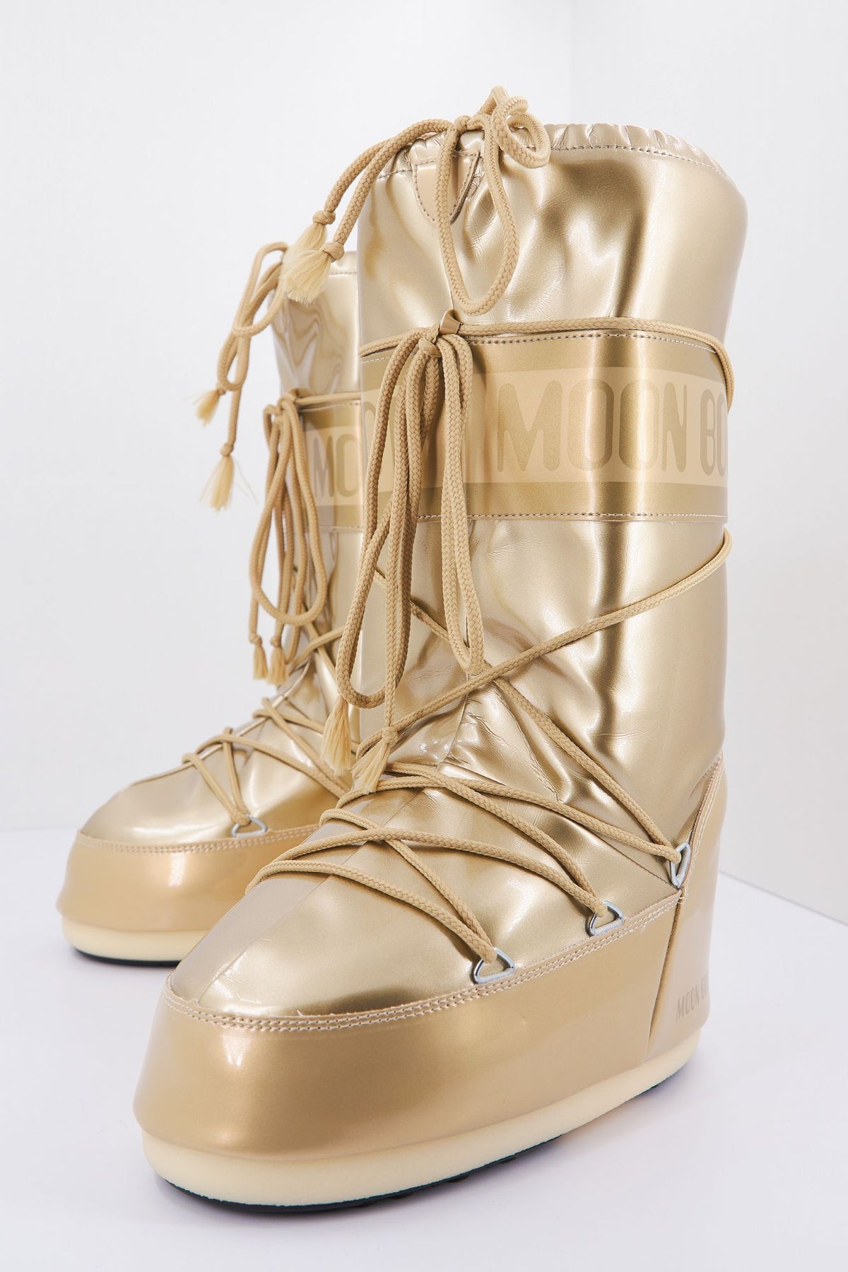 MOON BOOT ICON VINILE 14021400 003 en color ORO (1)