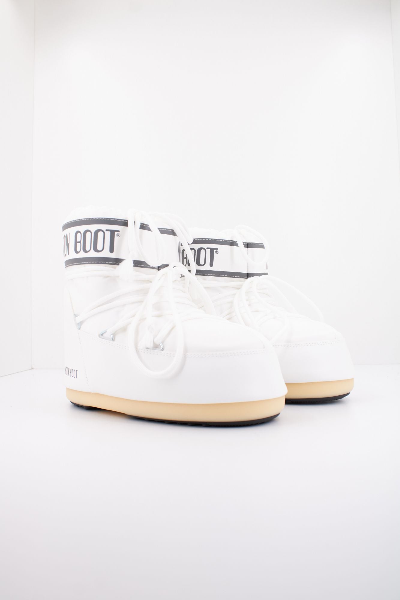 MOON BOOT  ICON LOW NYL en color BLANCO (2)