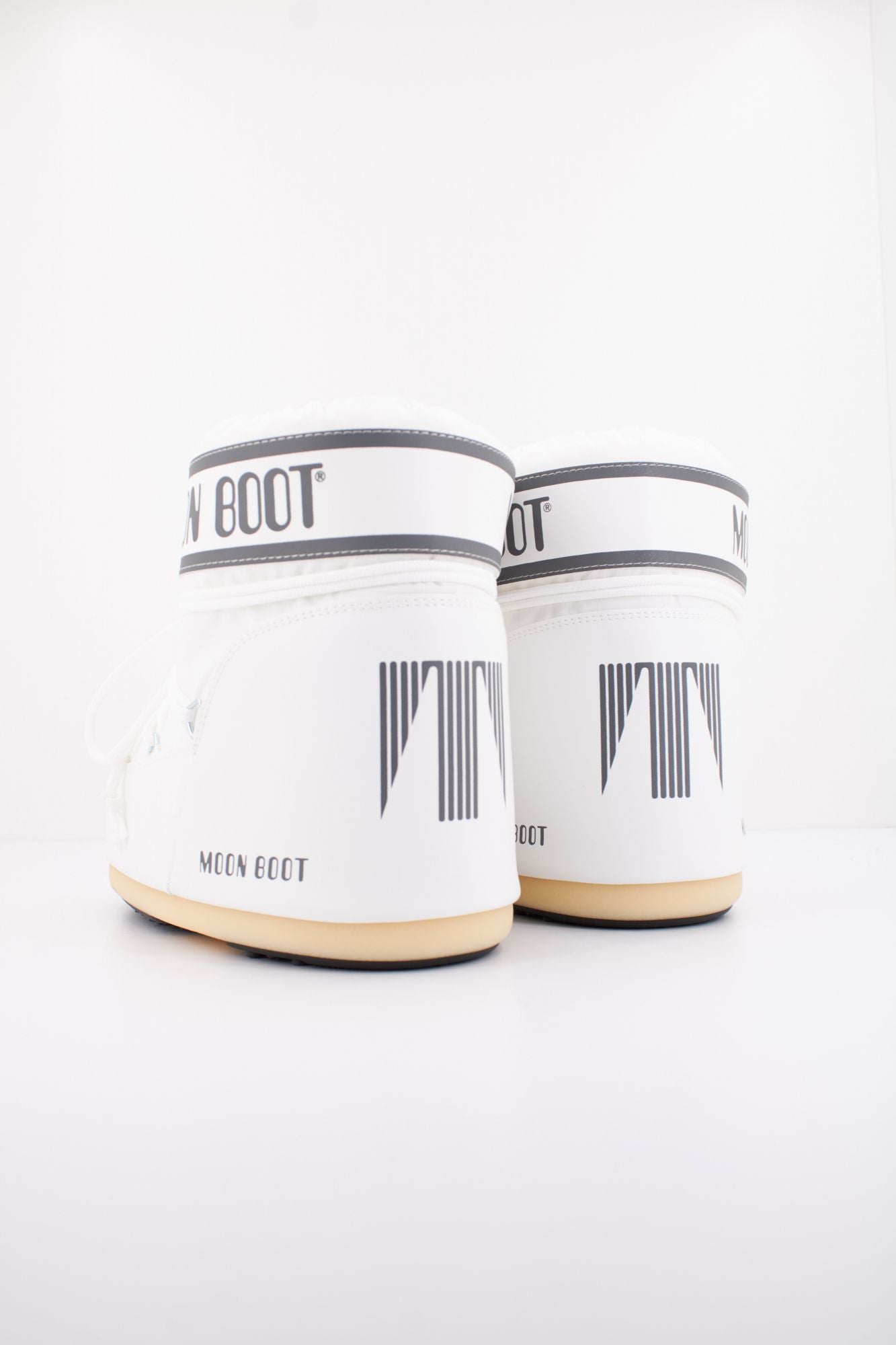 MOON BOOT  ICON LOW NYL en color BLANCO (4)