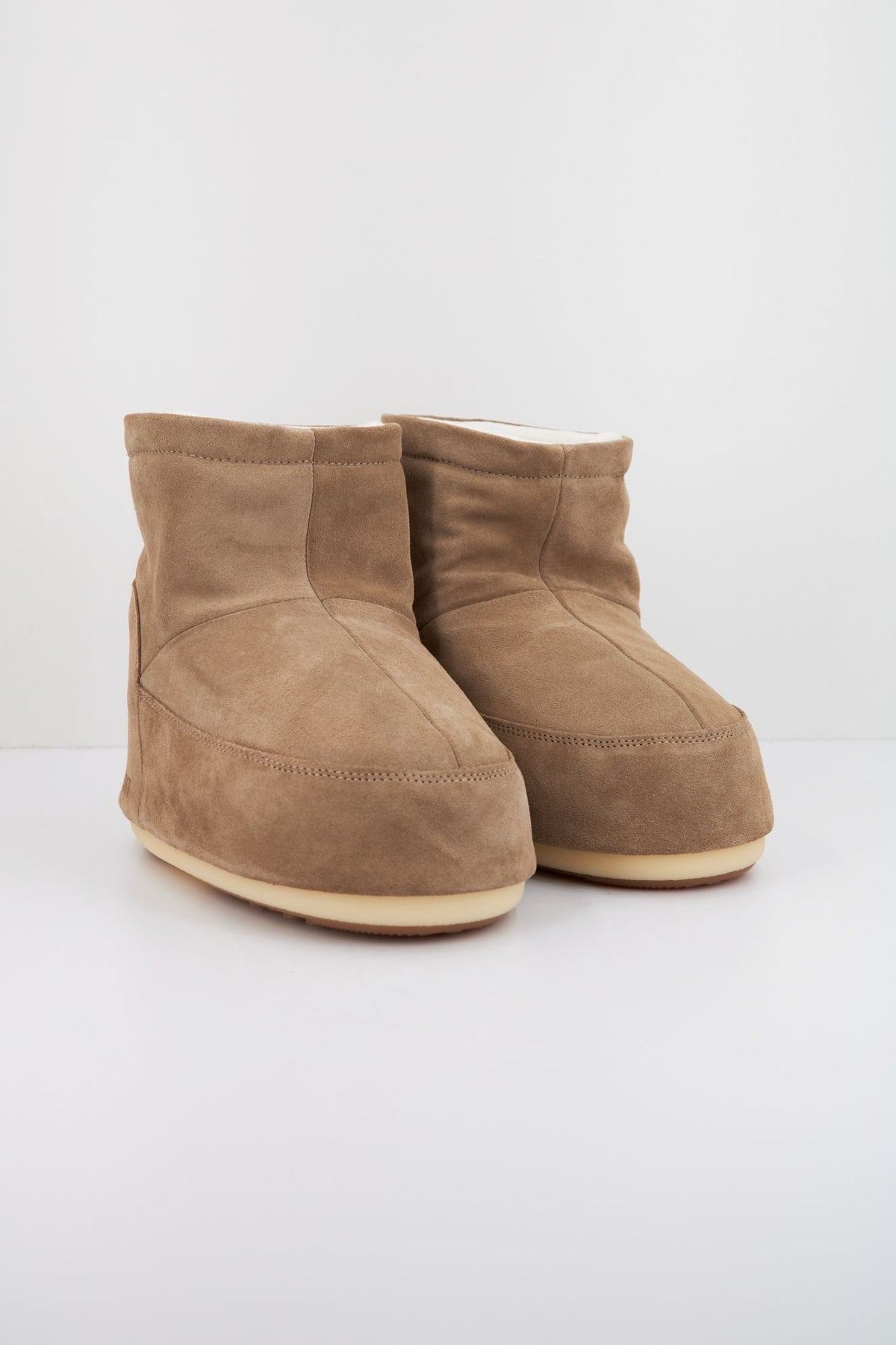 MOON BOOT ICON LOW NOLACE SUEDE 14094000 004 en color MARRON (2)