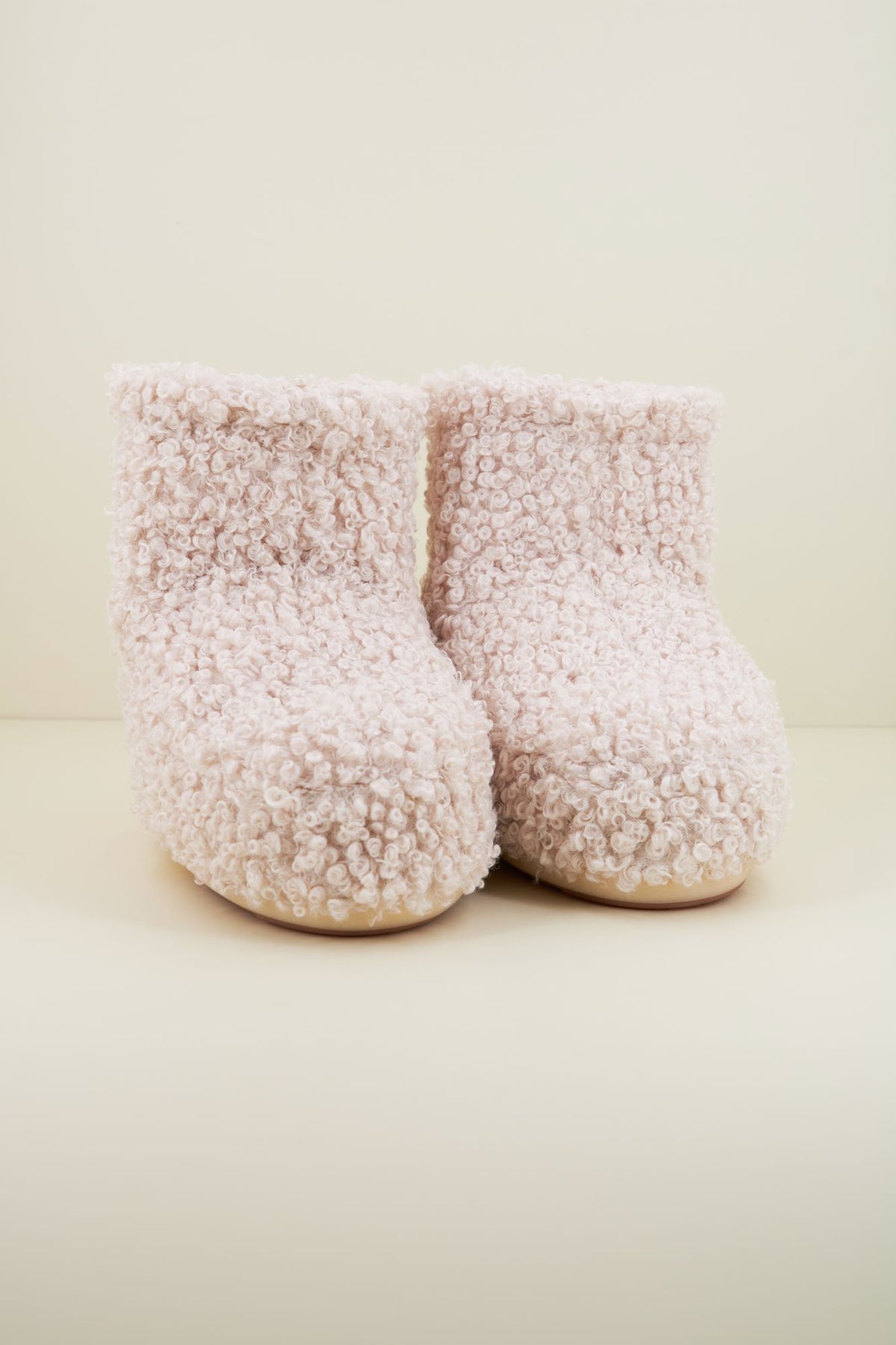 MOON BOOT ICON LOW FAUX CURLY 14094500 002 en color BLANCO (2)