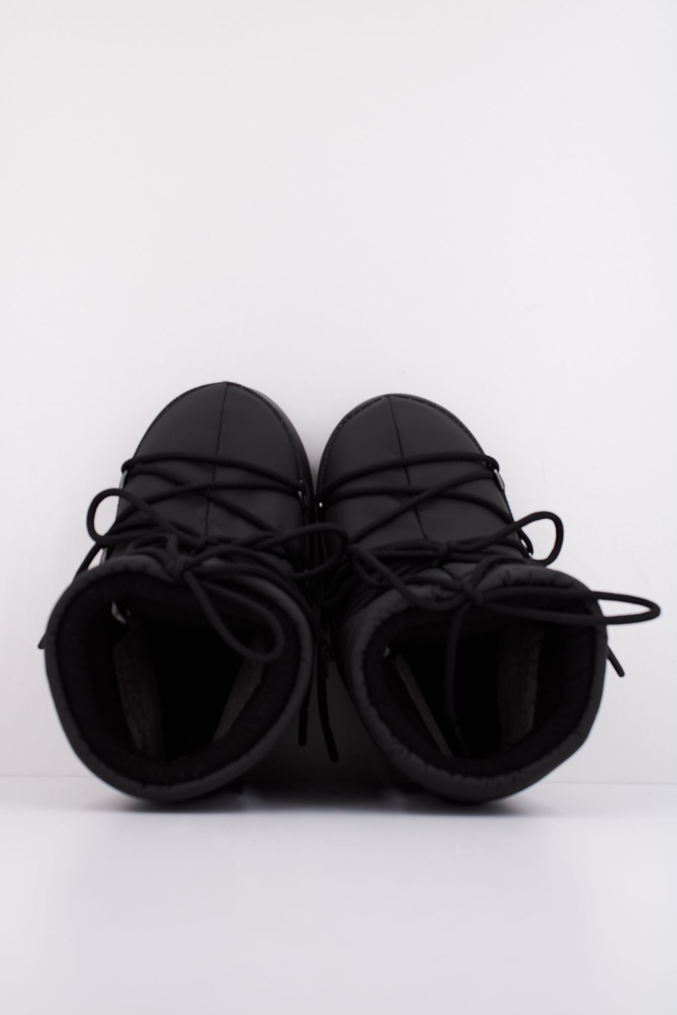 MOON BOOT  MB ICON LOW RUBBE en color NEGRO (3)