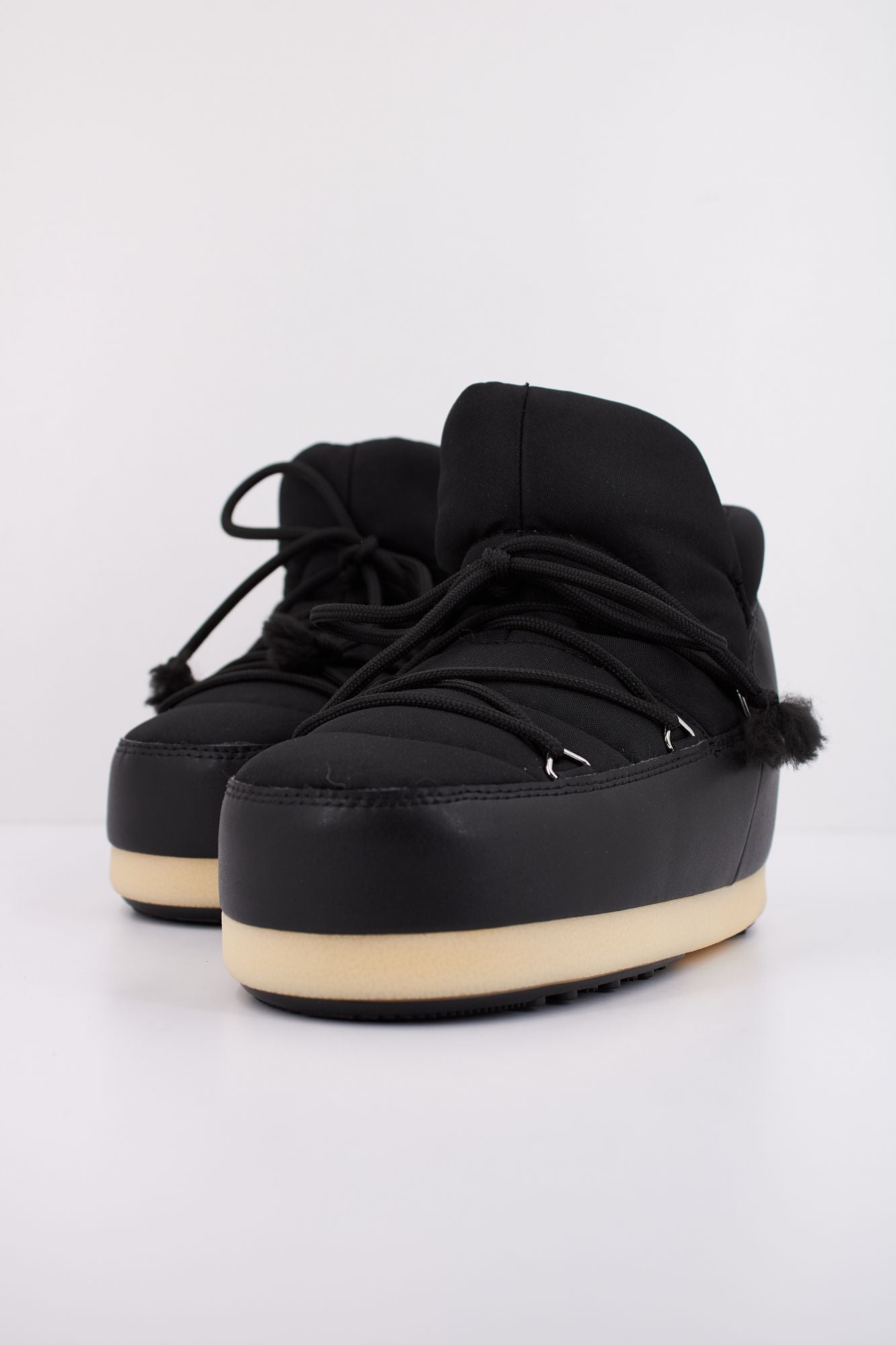 MOON BOOT MB EVX PUMPS en color NEGRO (2)