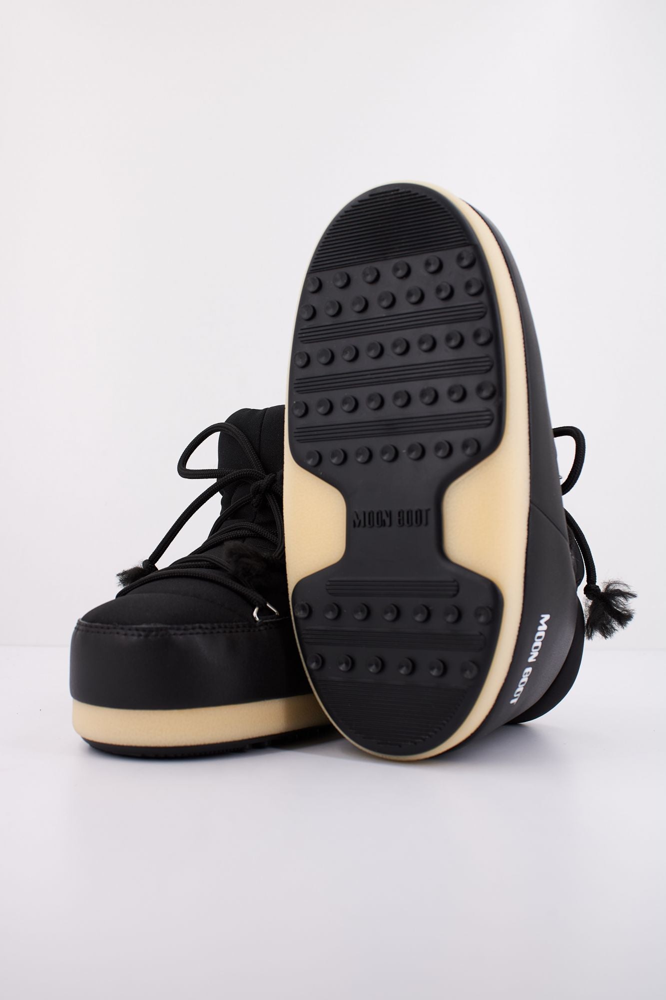 MOON BOOT MB EVX PUMPS en color NEGRO (5)
