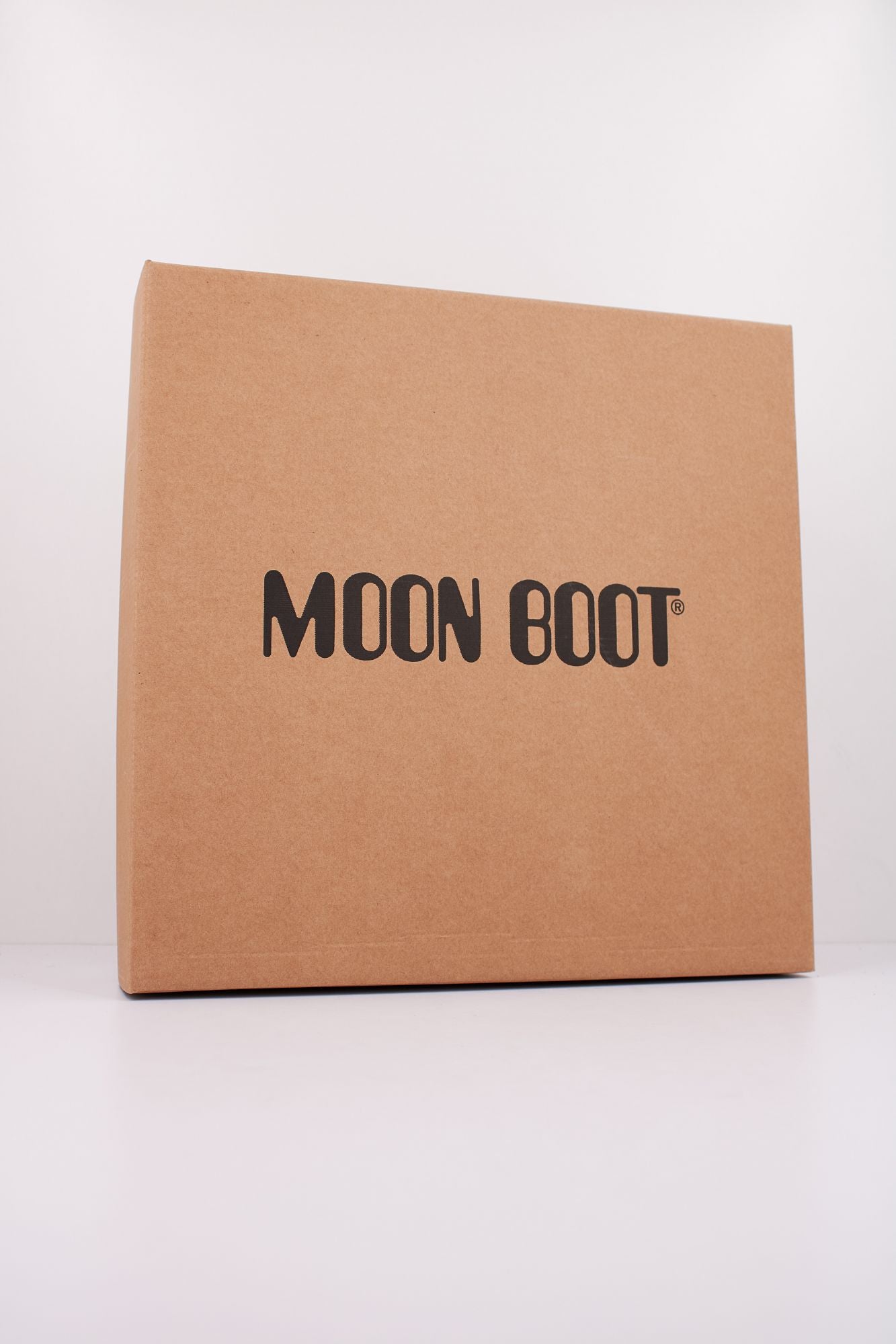 MOON BOOT MB ICON LOW FELT en color NEGRO (6)