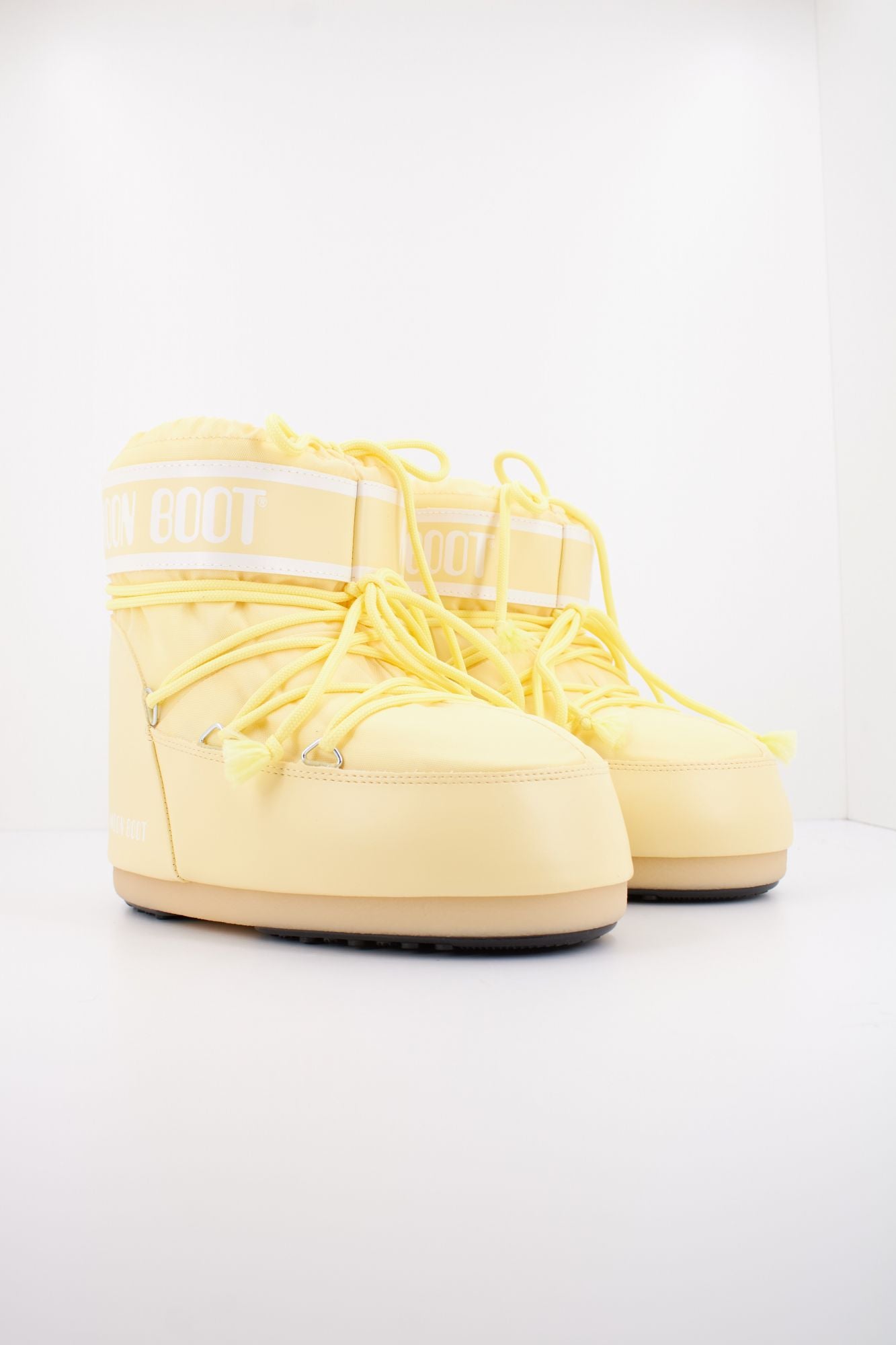 MOON BOOT MB ICON LOW NYLON en color AMARILLO (2)
