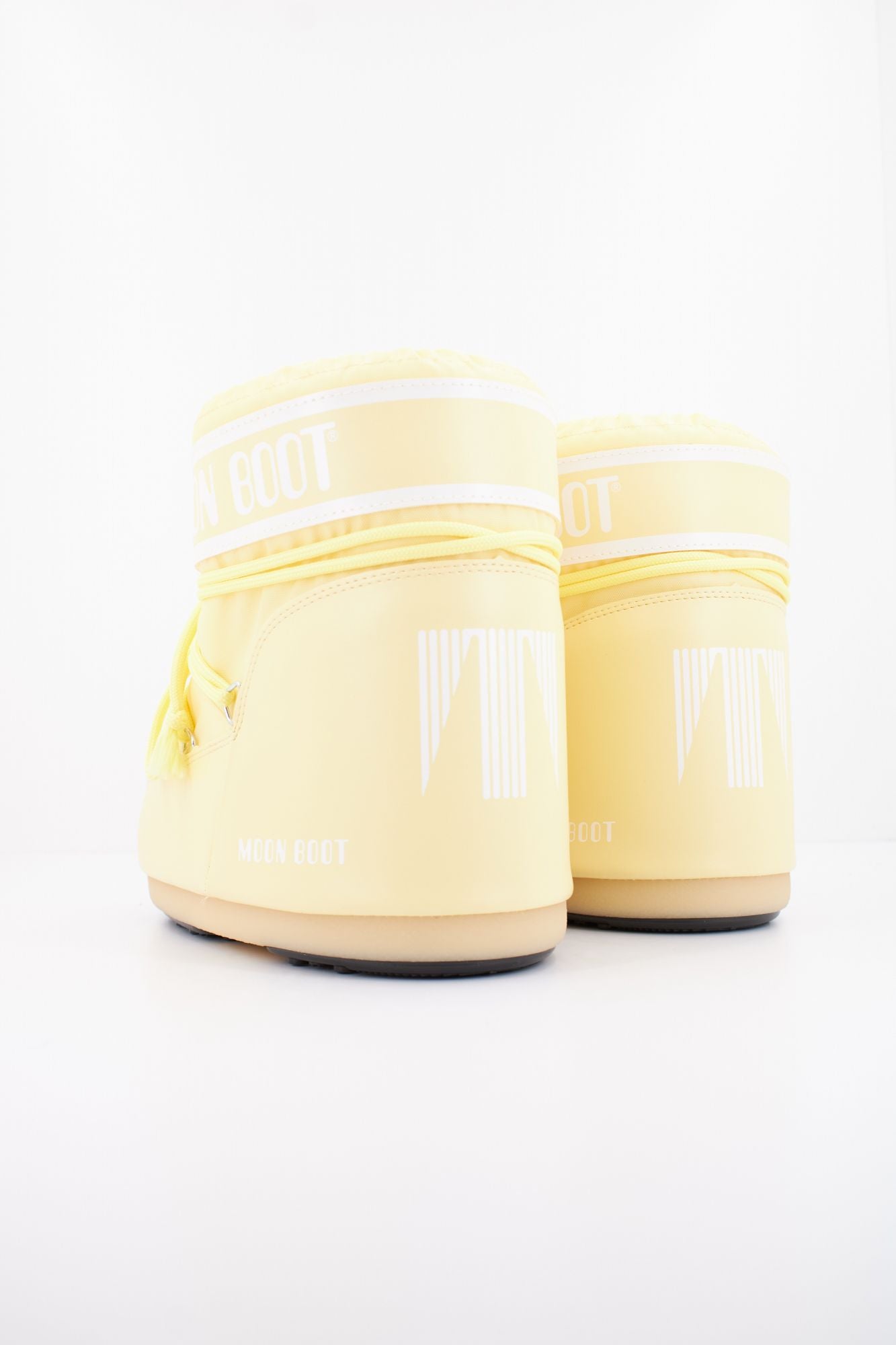 MOON BOOT MB ICON LOW NYLON en color AMARILLO (4)