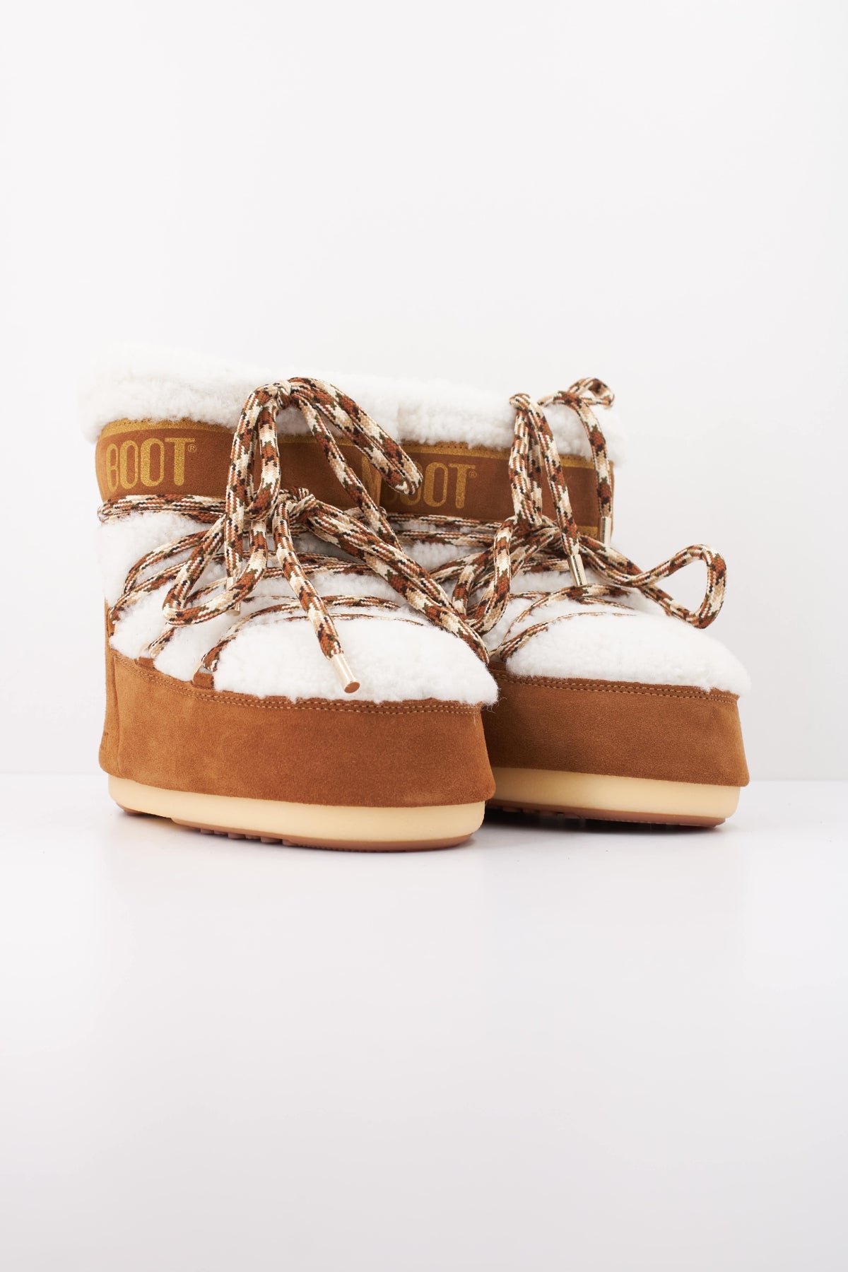 MOON BOOT ICON LOW SHEARLING 14095800 03 en color MARRON CLARO (2)