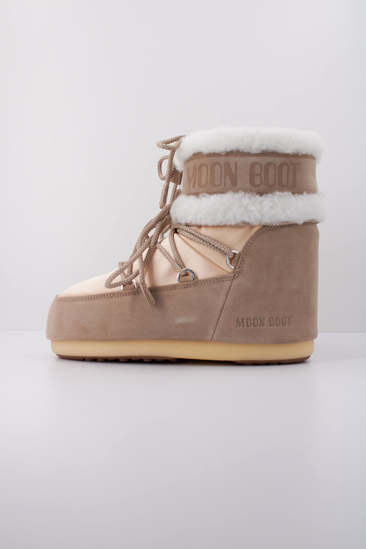 MOON BOOT ICON LOW PEARLY PLUS 14099100 01 en color BEIS (1)