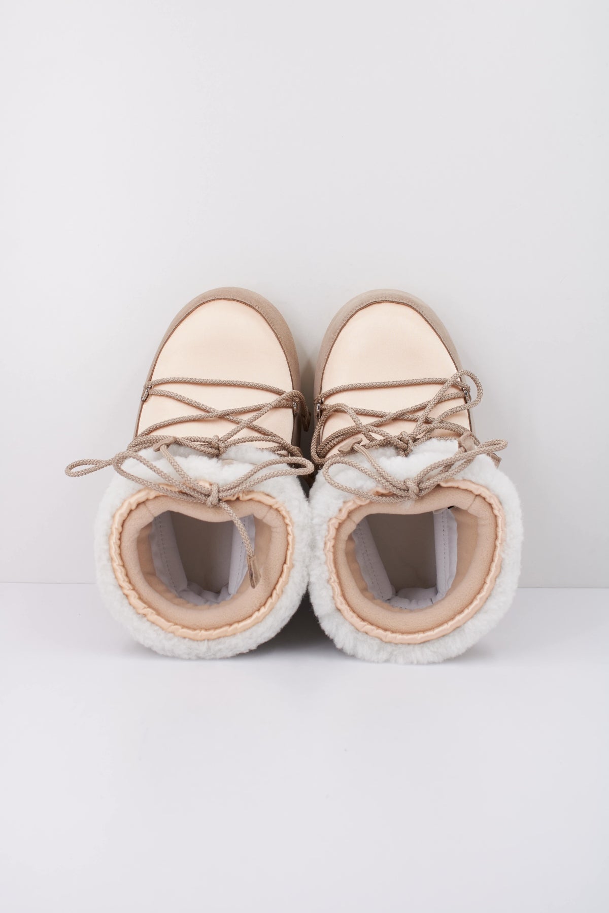 MOON BOOT ICON LOW PEARLY PLUS 14099100 01 en color BEIS (3)