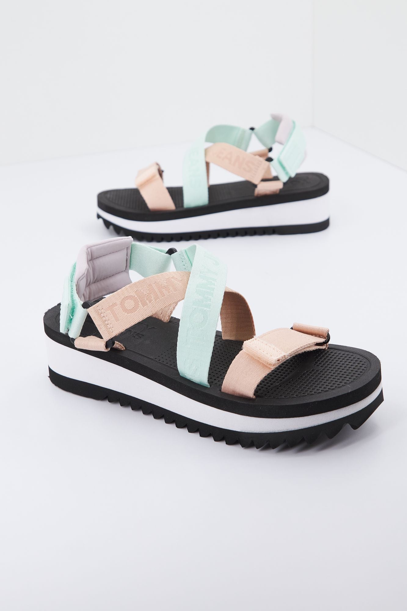 TOMMY JEANS EN0EN01839  en color MULTICOLOR (1)