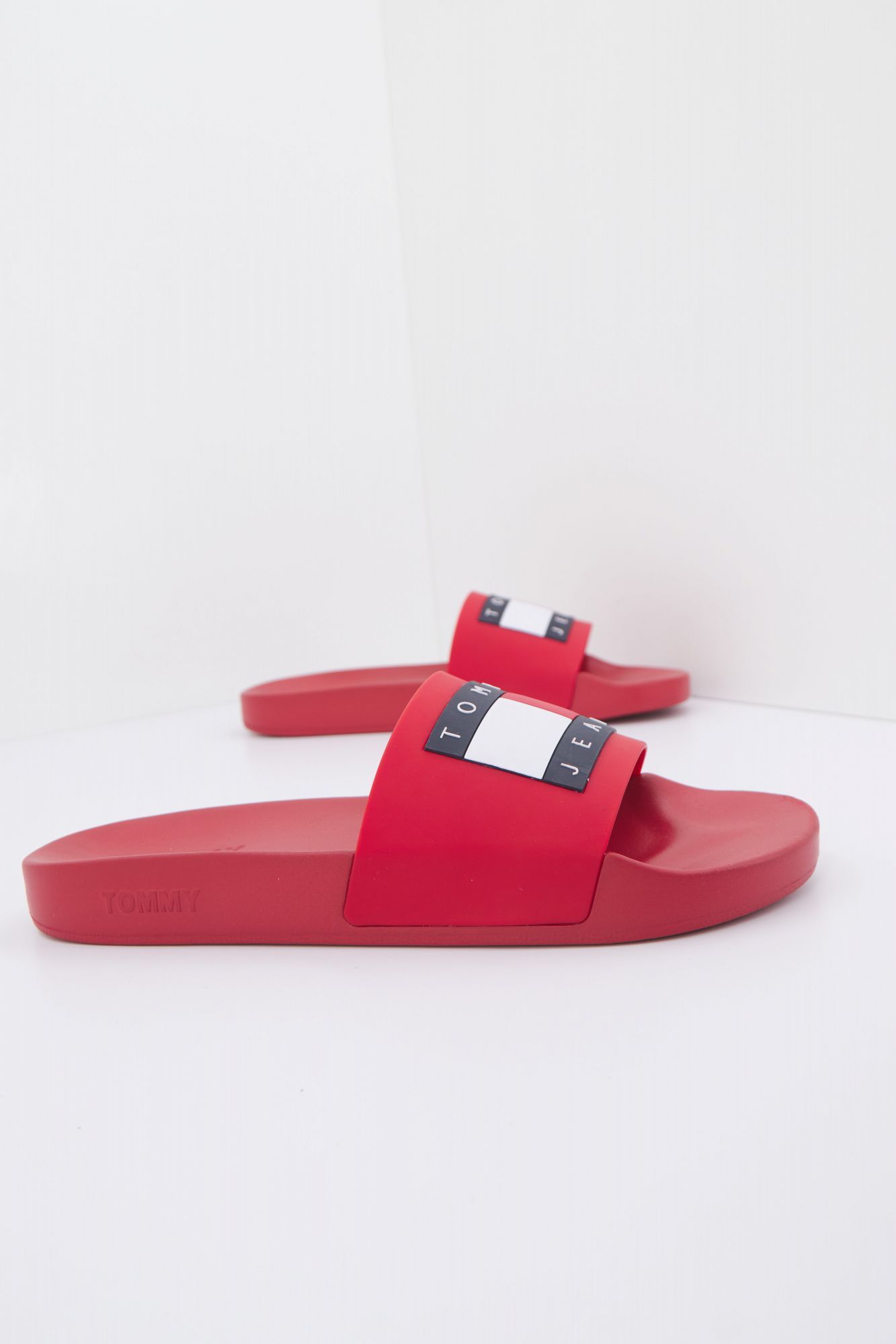 TOMMY JEANS MENS FLAG PO en color ROJO (1)