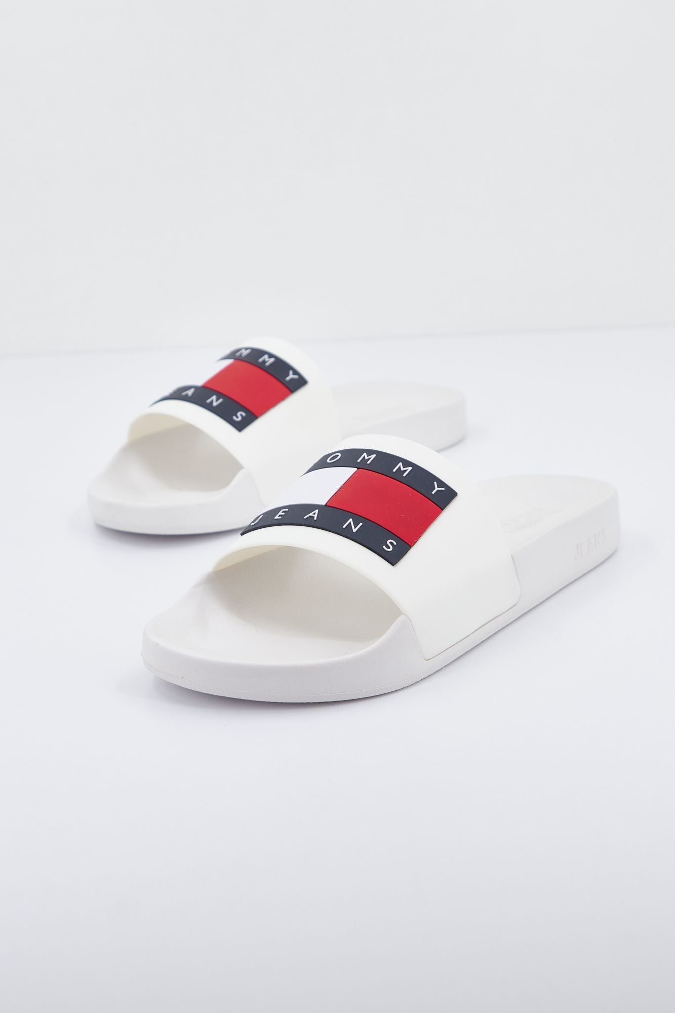 TOMMY JEANS EM0EM01021 en color BLANCO (2)