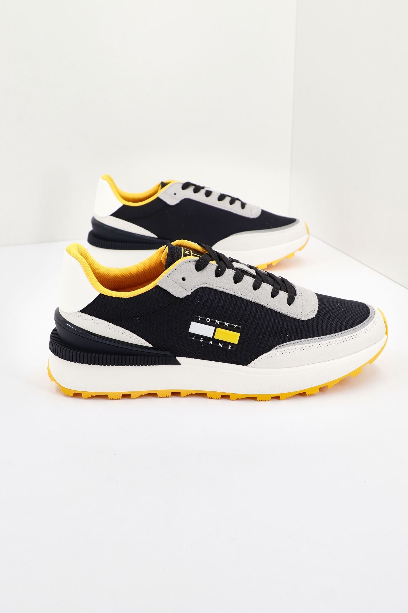 TOMMY JEANS  TECHN. RUNNE en color AZUL (1)