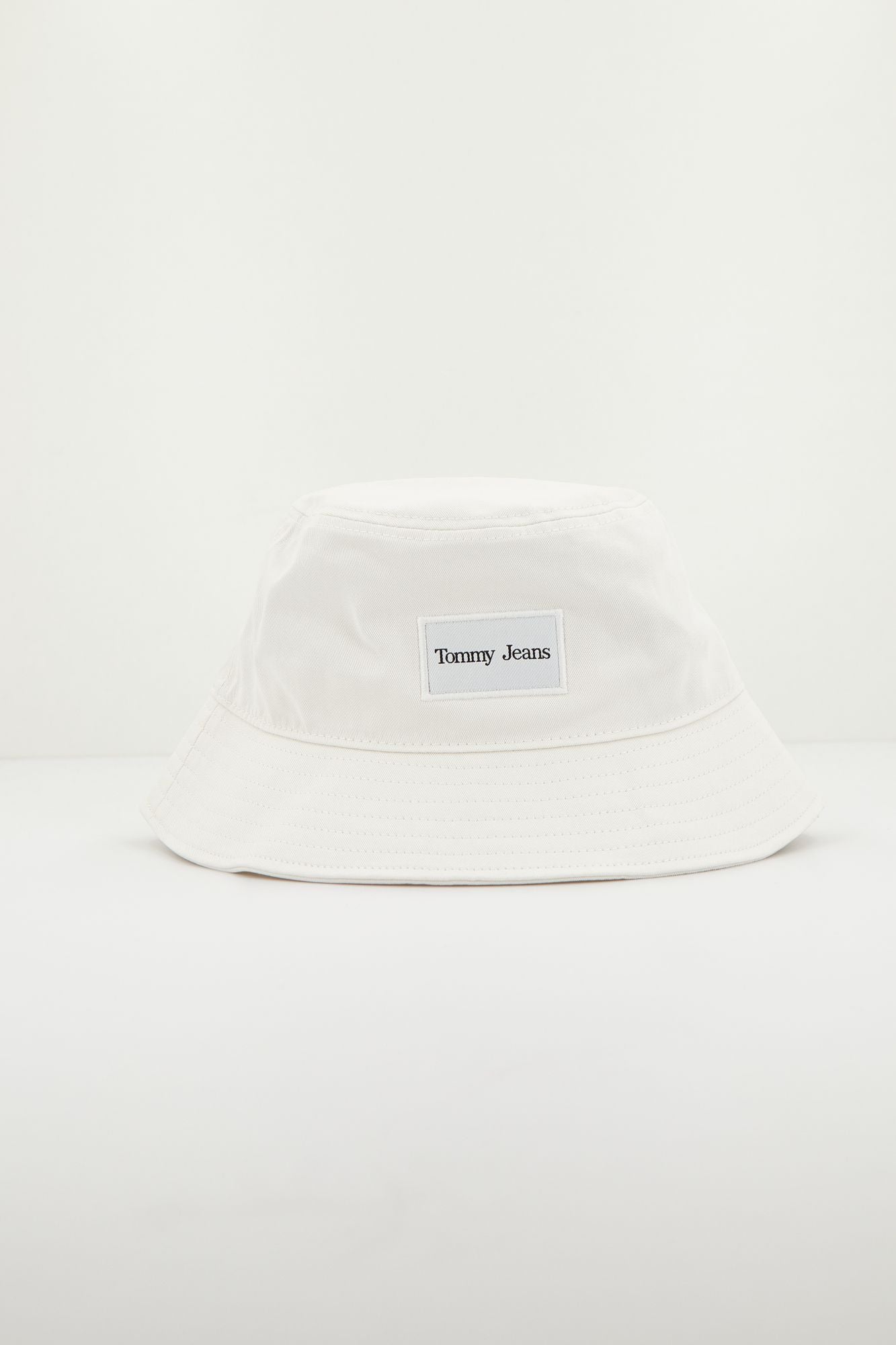 TOMMY JEANS SPORT ELEVATED BUCKE en color BLANCO (1)