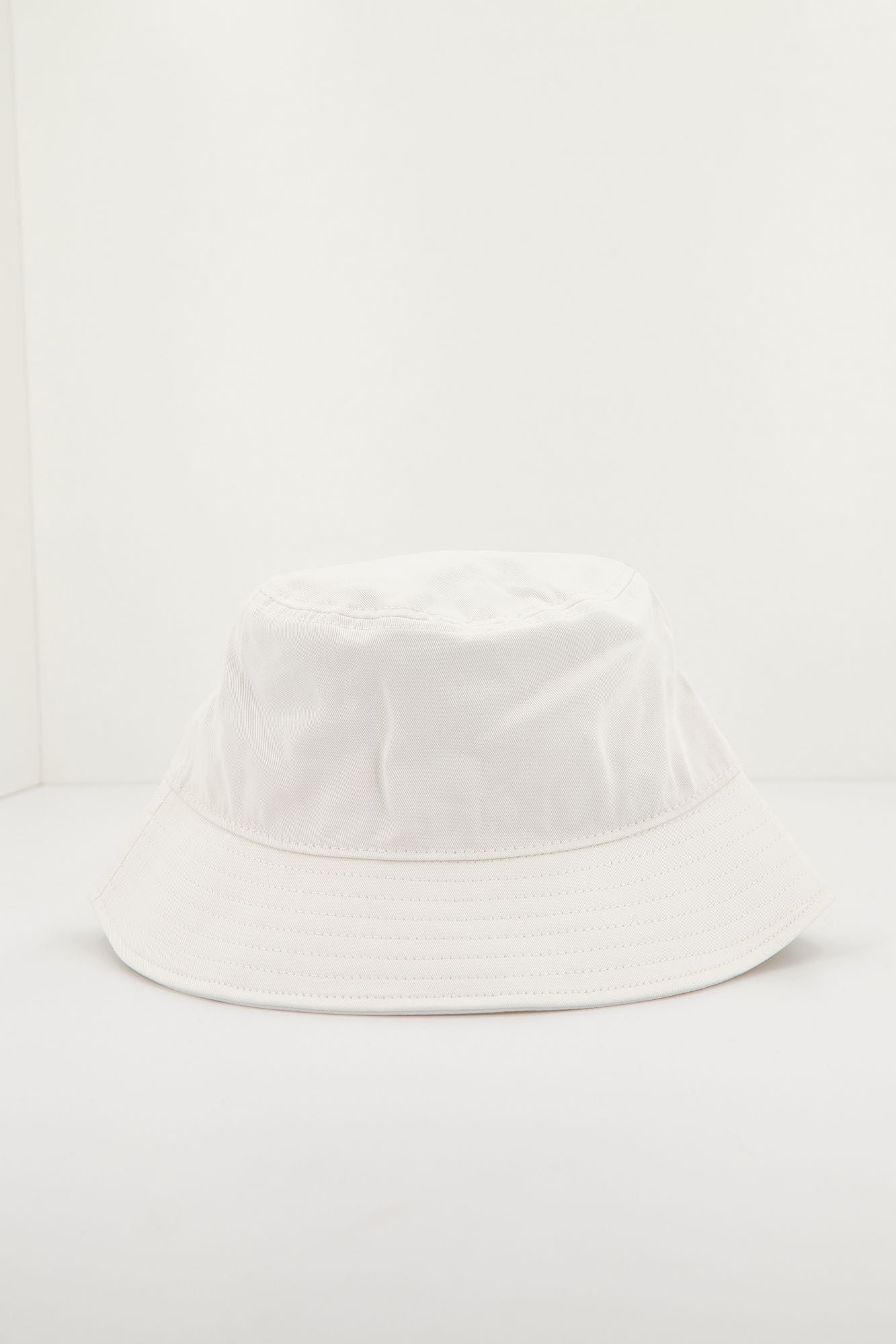 TOMMY JEANS SPORT ELEVATED BUCKE en color BLANCO (3)