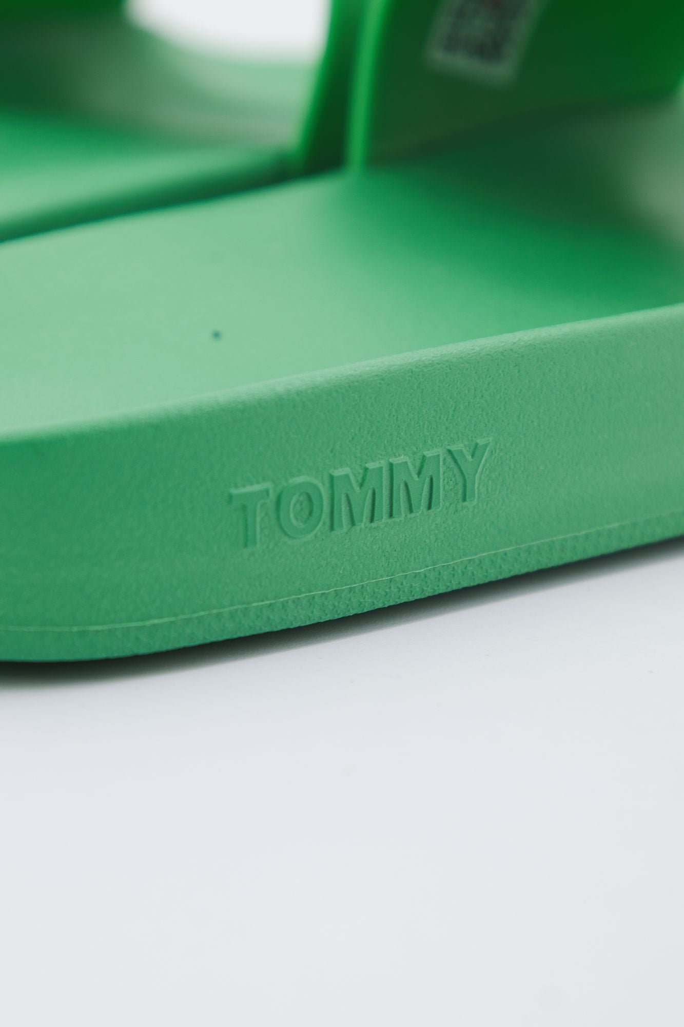 TOMMY JEANS POOL SLIDE ESS en color VERDE (4)