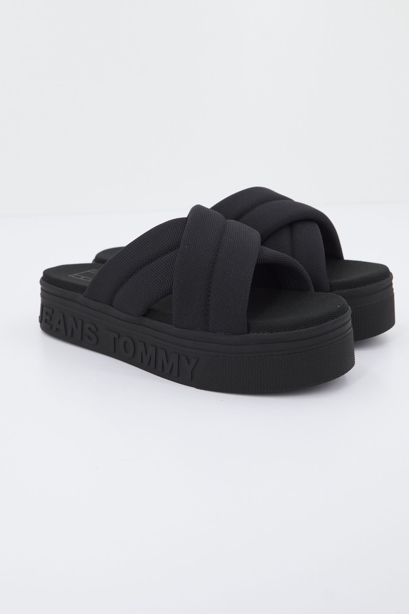 TOMMY JEANS  FLTFRM SANDAL en color NEGRO (1)