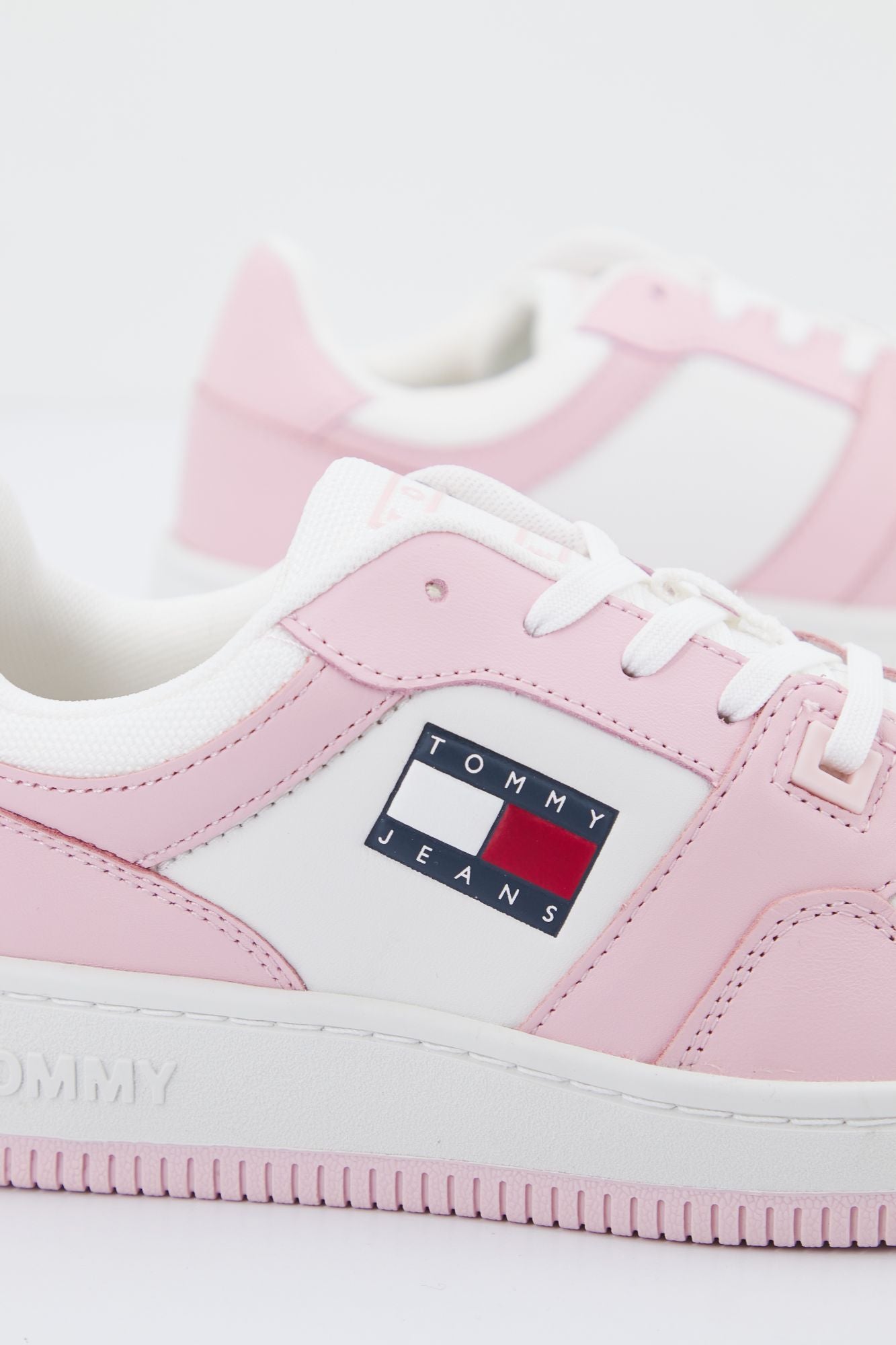 TOMMY JEANS RETRO BASKET WMN en color ROSA (4)