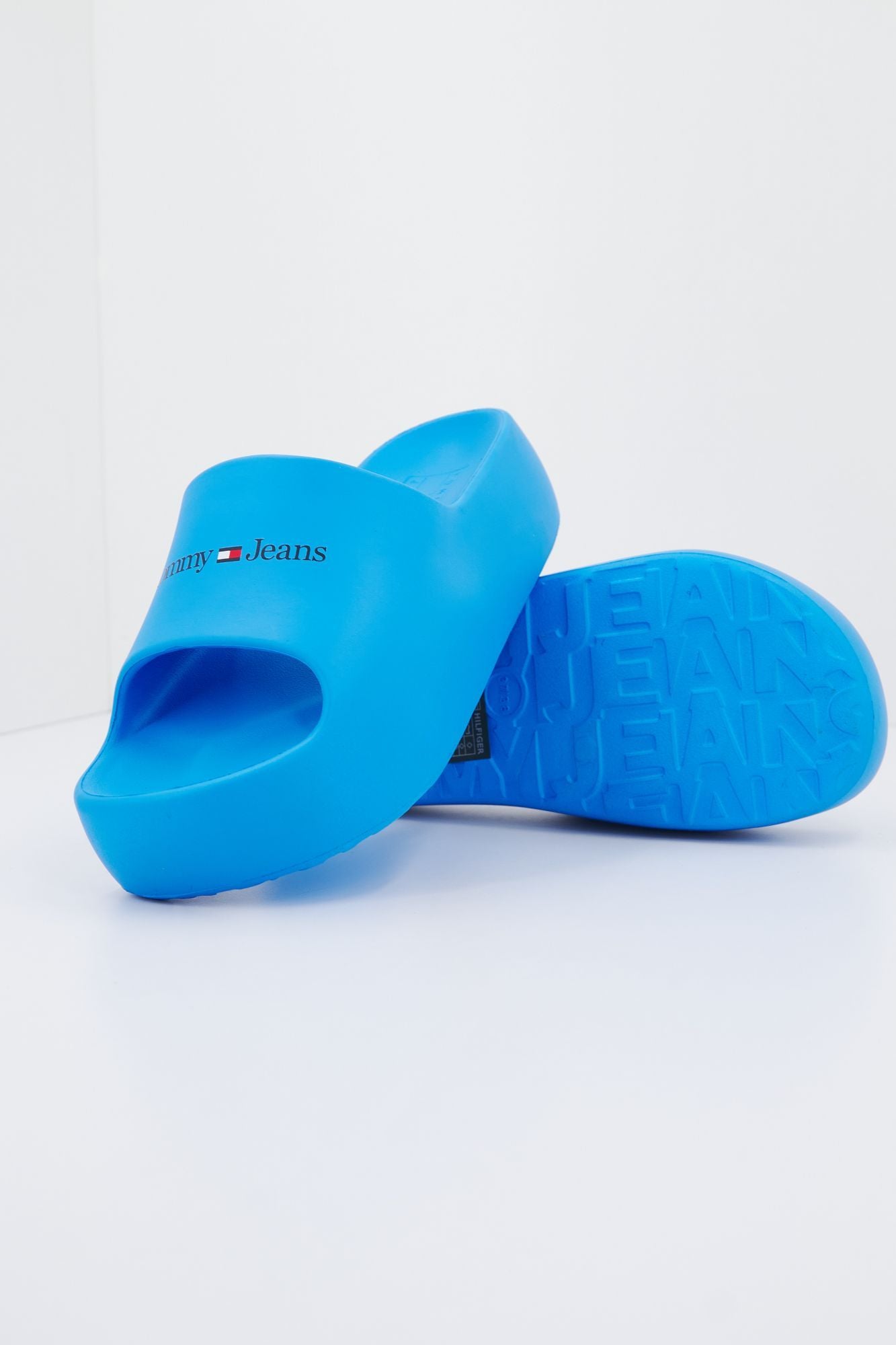 TOMMY JEANS CHUNKY FLATFORM POOL en color AZUL (2)