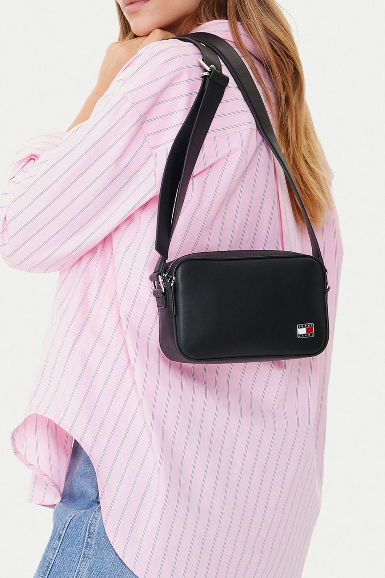 TOMMY JEANS COOL CAMERA BAG en color NEGRO (1)