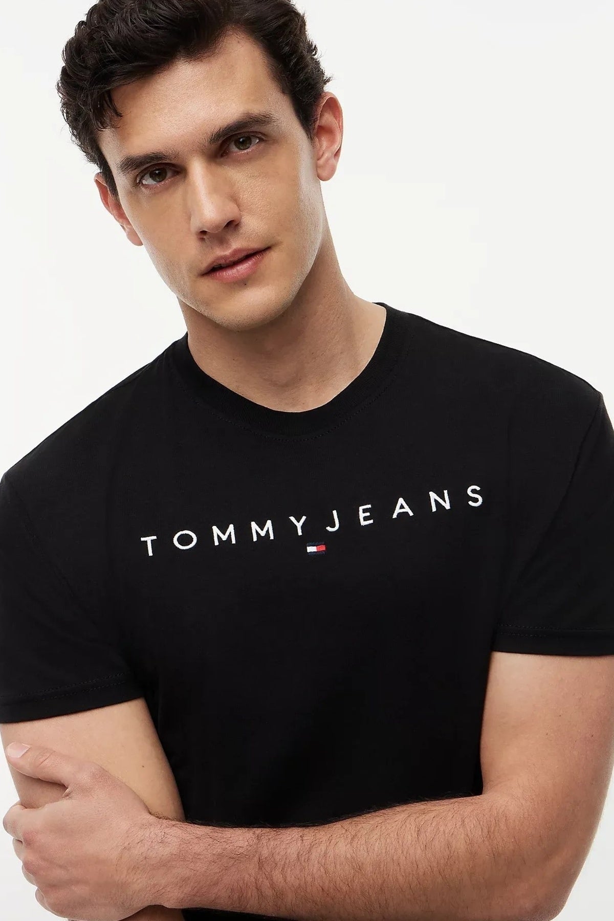TOMMY JEANS REG LINEAR en color NEGRO (3)