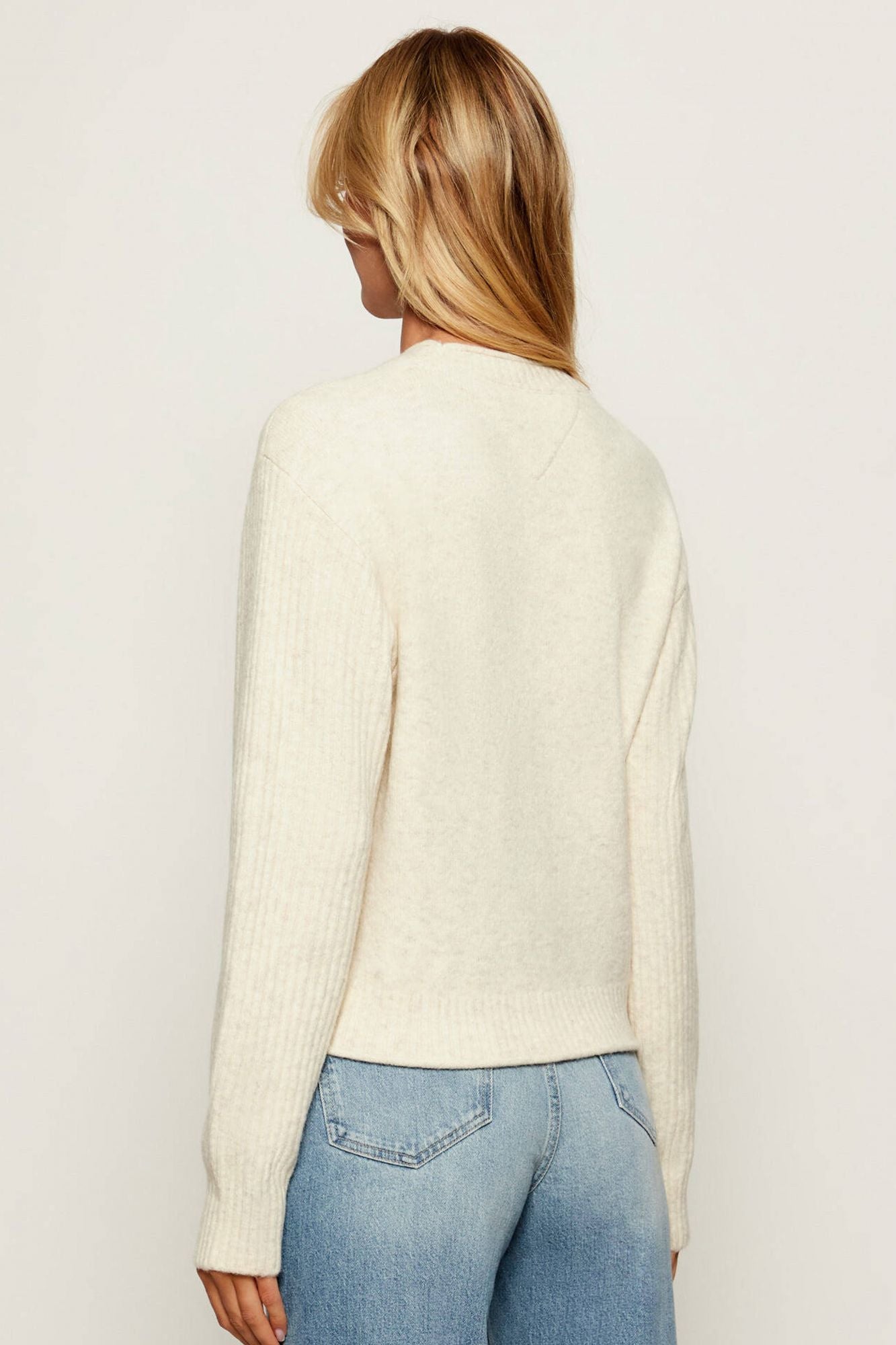 TOMMY JEANS TJW MELANGE FLAG SWEATER en color BLANCO (3)