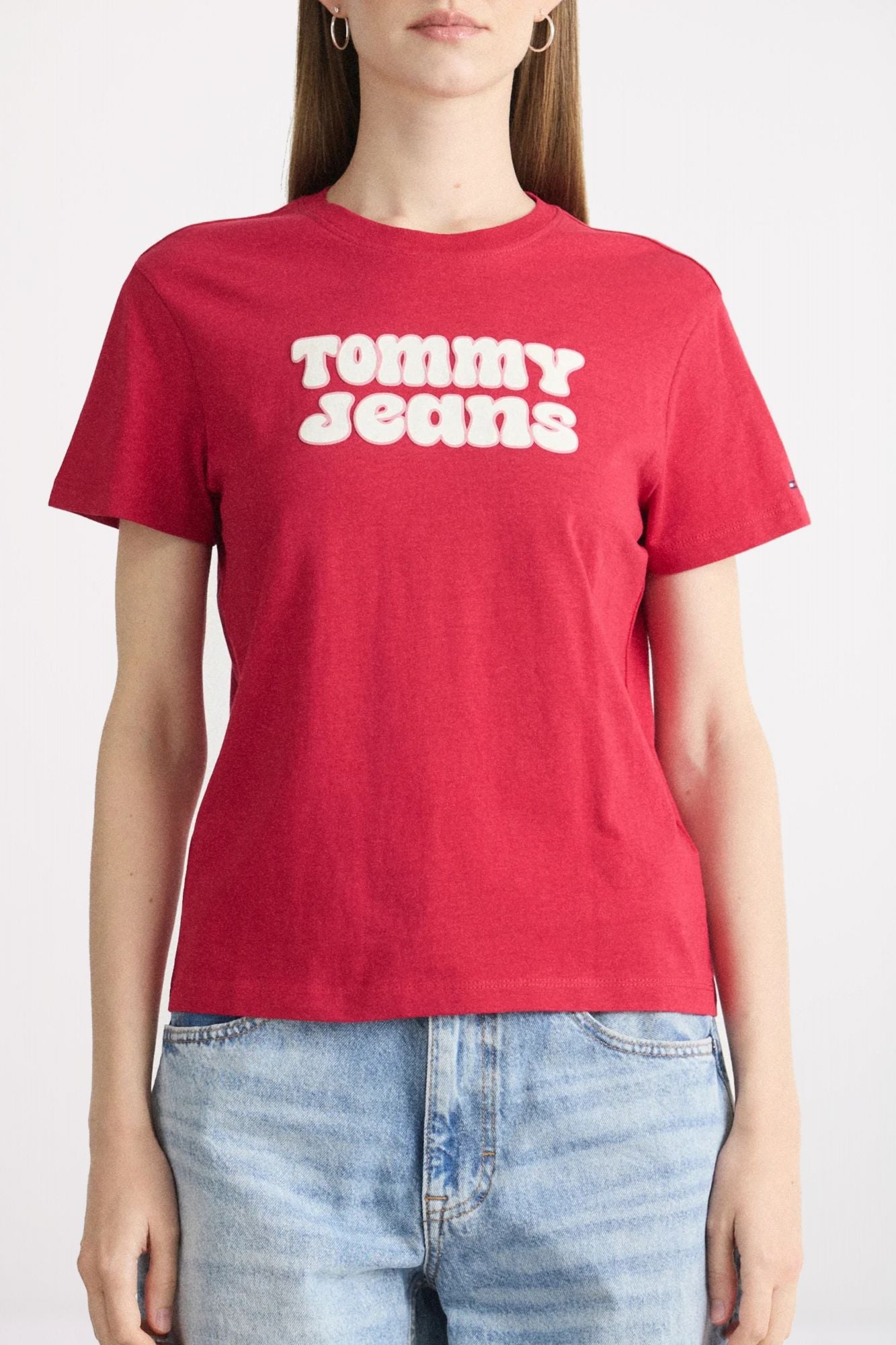 TOMMY JEANS TJW REG ESSENTIAL LOGO 2 en color ROJO (1)