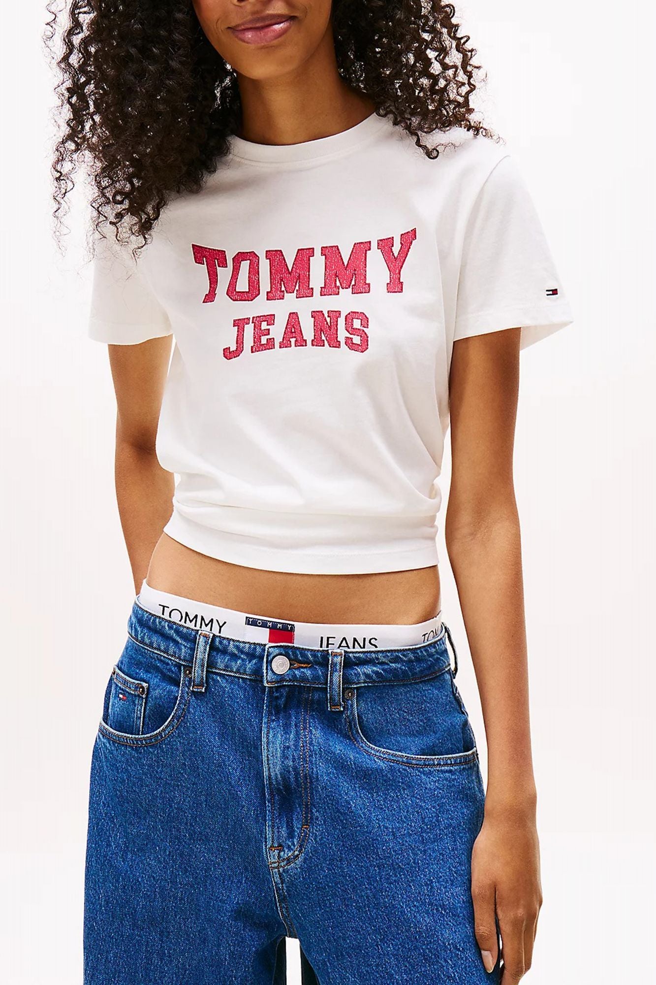 TOMMY JEANS TJW REG VARSITY TEE EXT en color BLANCO (1)