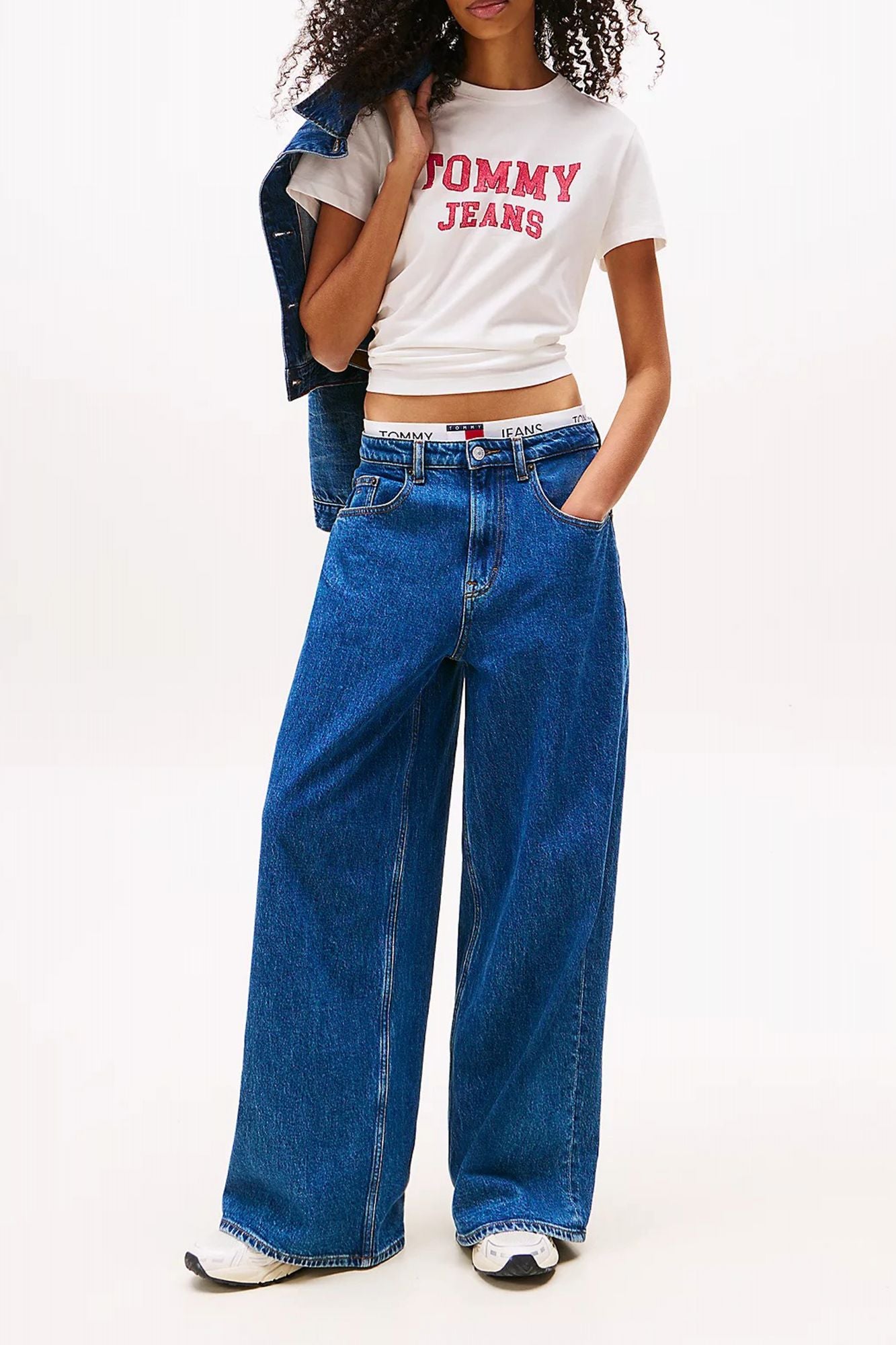 TOMMY JEANS TJW REG VARSITY TEE EXT en color BLANCO (4)