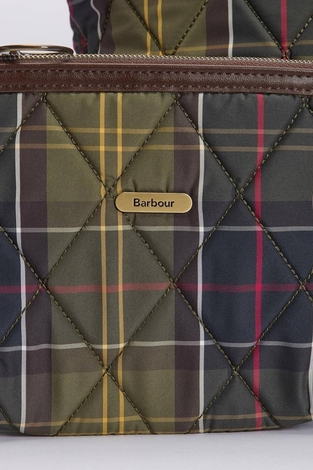 BARBOUR WETHERHAM QUILTED TARTAN TOTE LBA0344OL71 en color  (4)