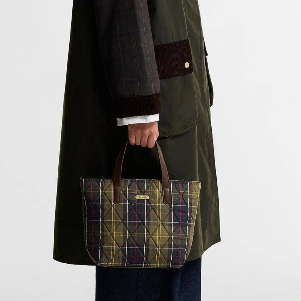 BARBOUR LBA0431TN11 BARBOUR QUILTED TOTE BA en color VERDE (3)