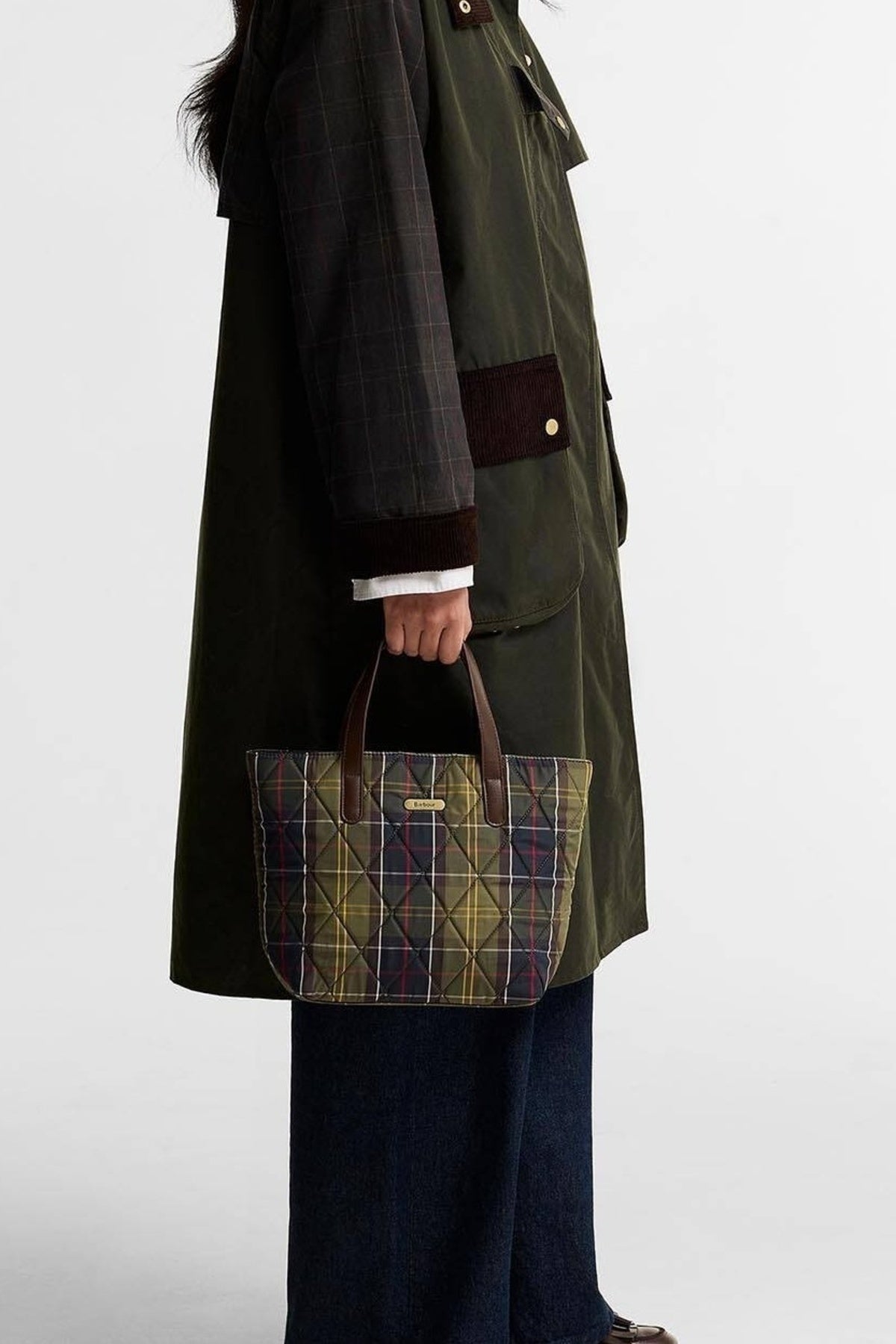 BARBOUR LBA0431TN11 BARBOUR QUILTED TOTE BA en color VERDE (6)
