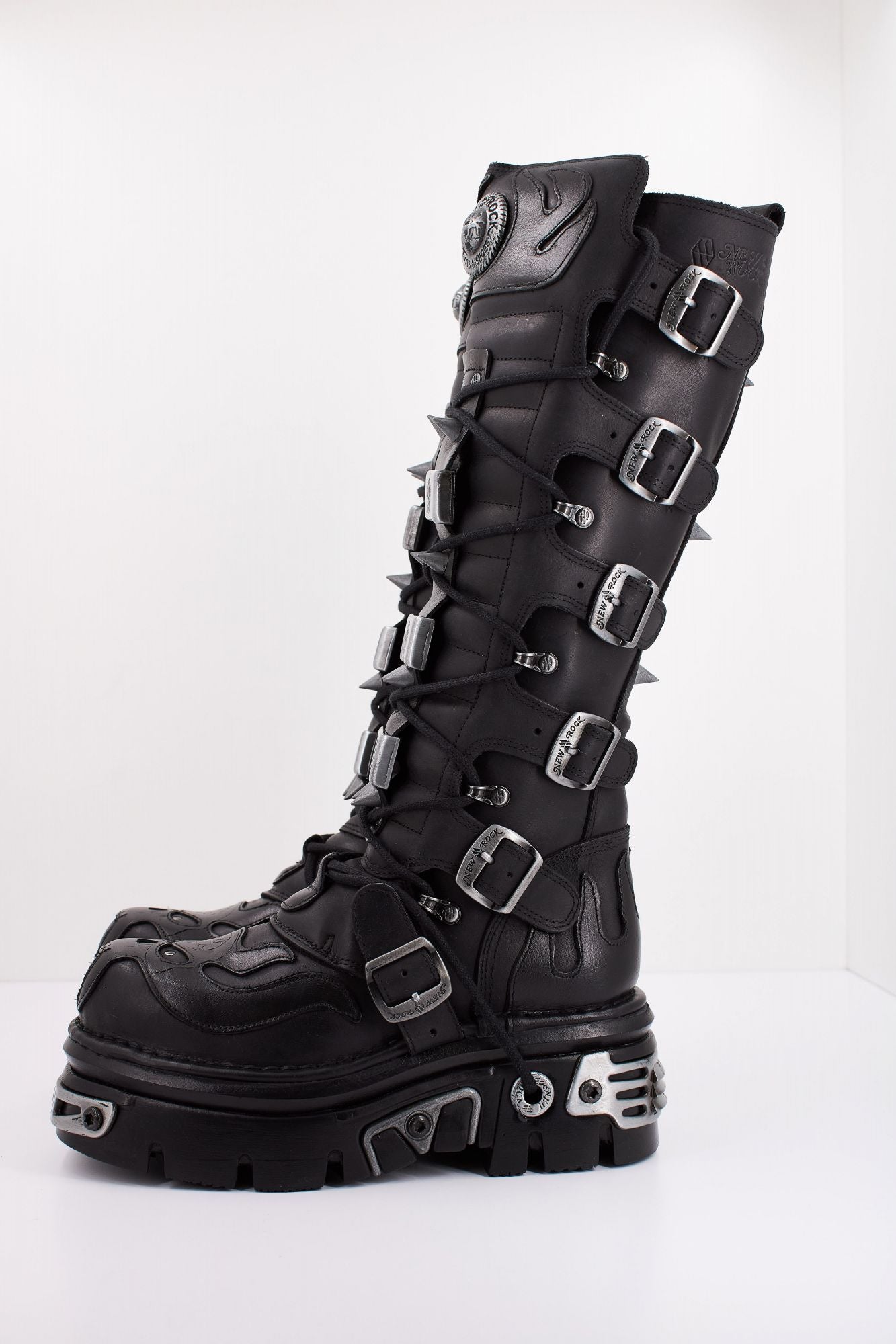 NEW ROCK BOOT METALLIC M161 S1 en color NEGRO (1)