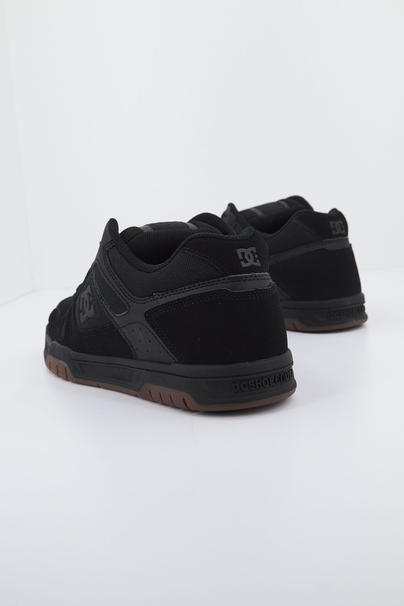 DC STAG  en color NEGRO (3)