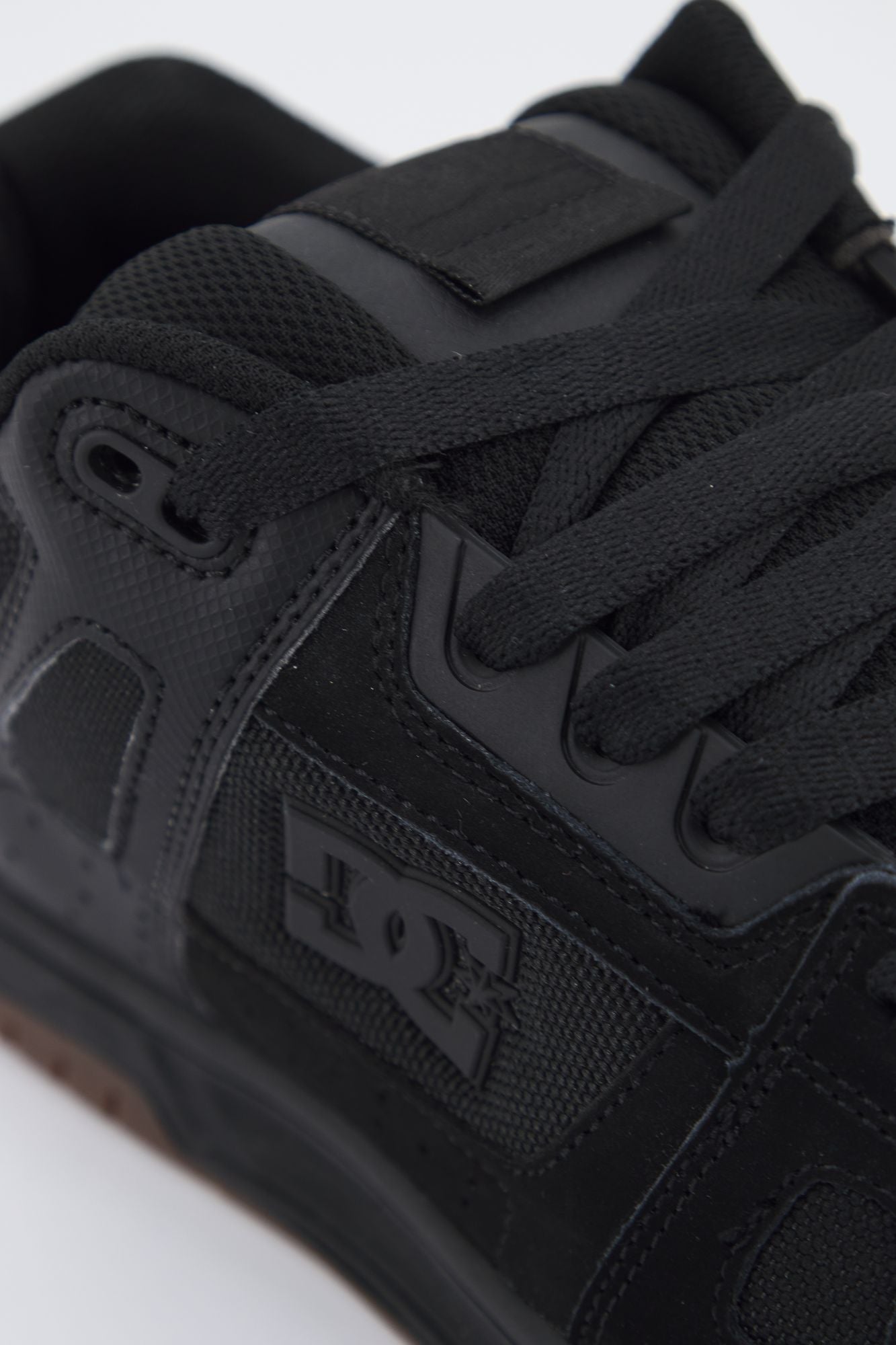 DC STAG  en color NEGRO (4)