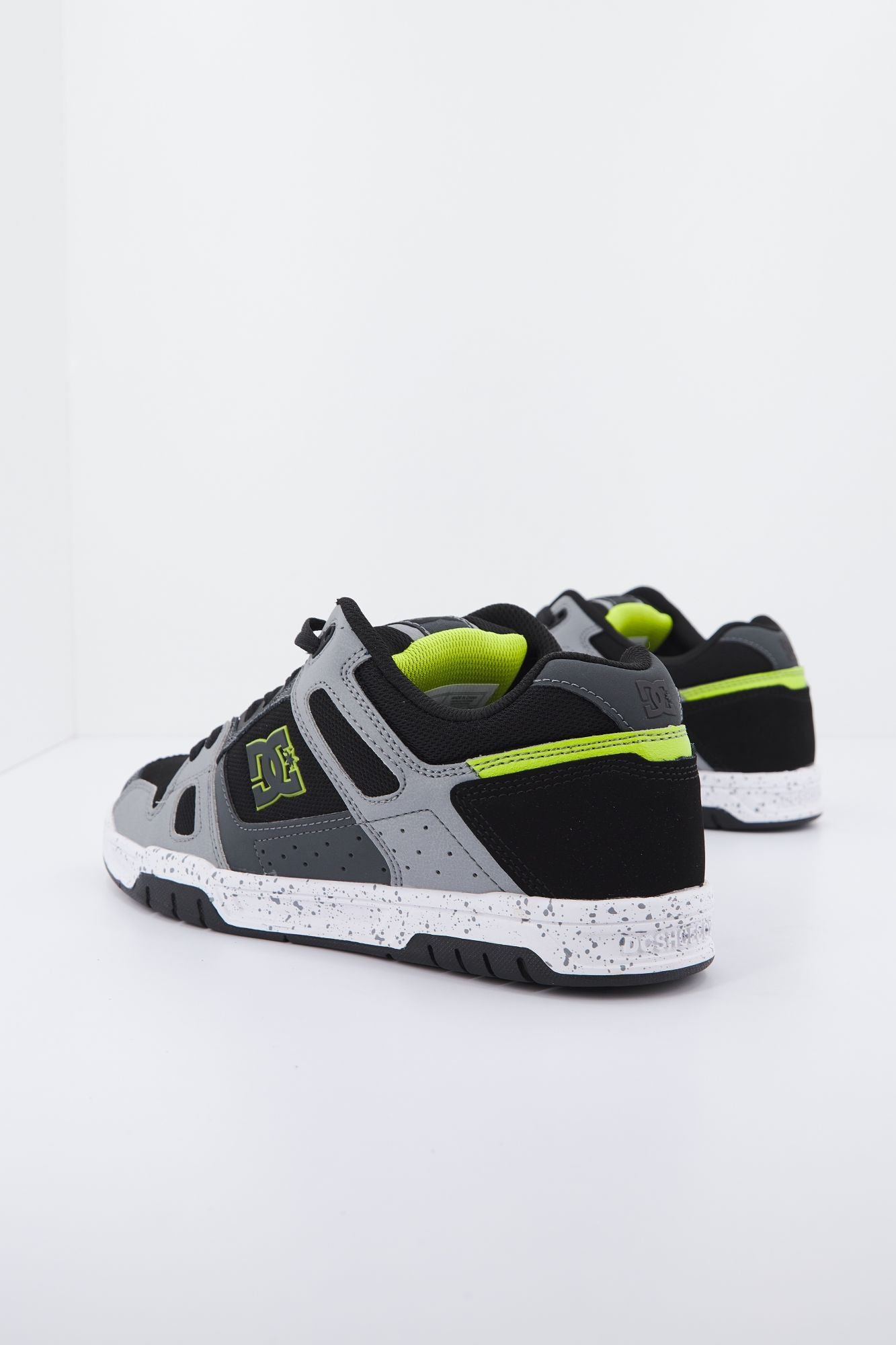 DC STAG M SHOE en color GRIS (3)