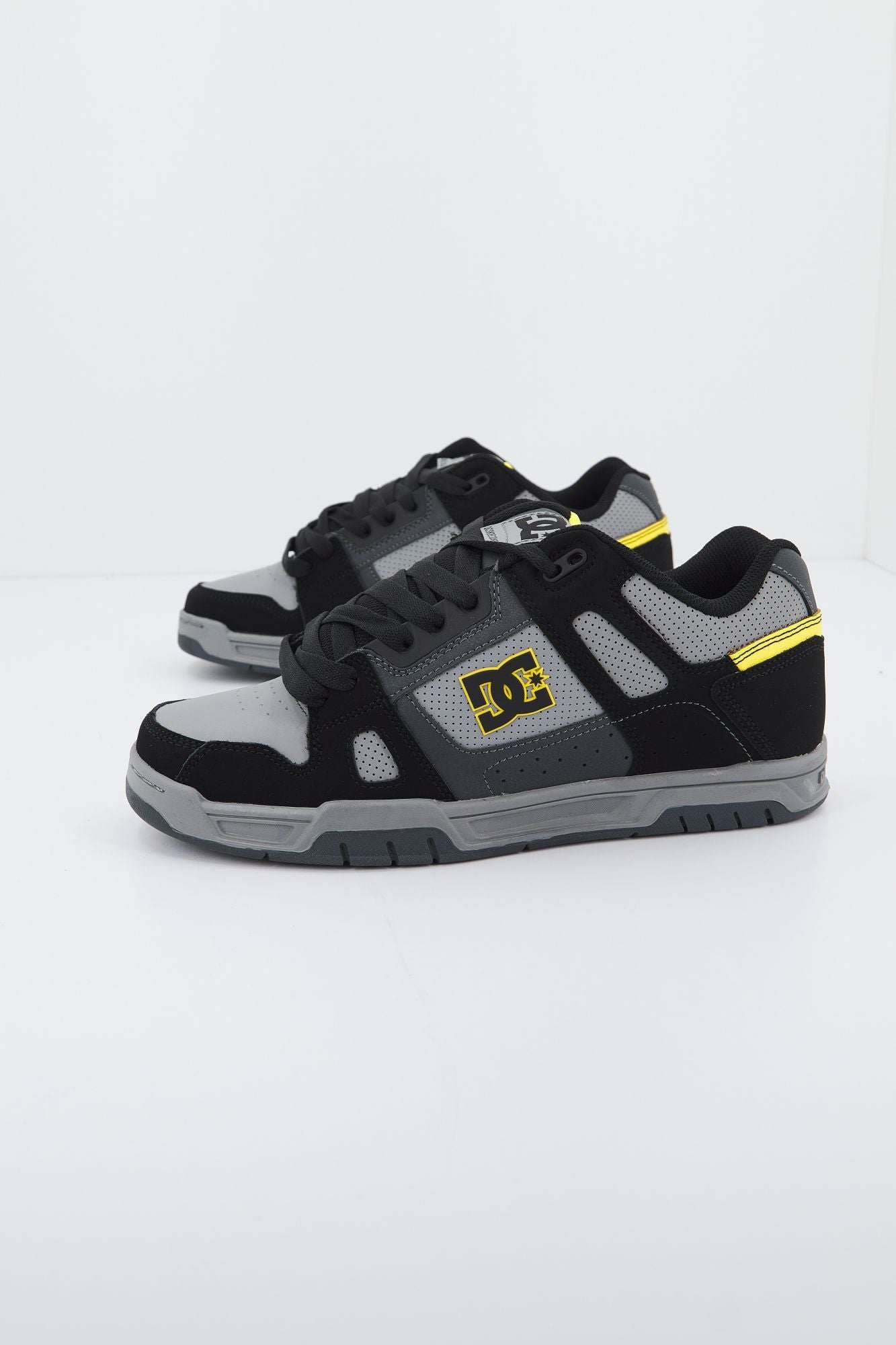 DC STAG en color NEGRO (2)