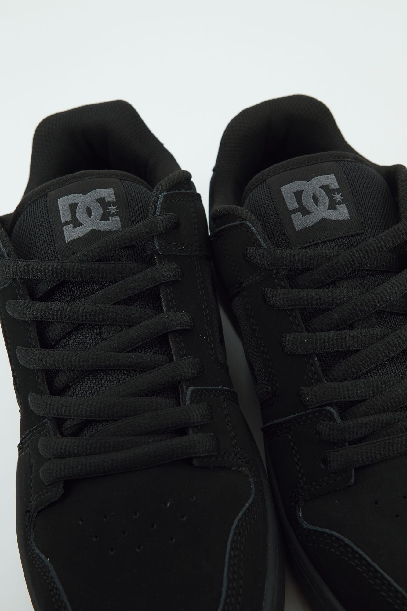 DC MANTECA 4 M SHOE en color NEGRO (3)